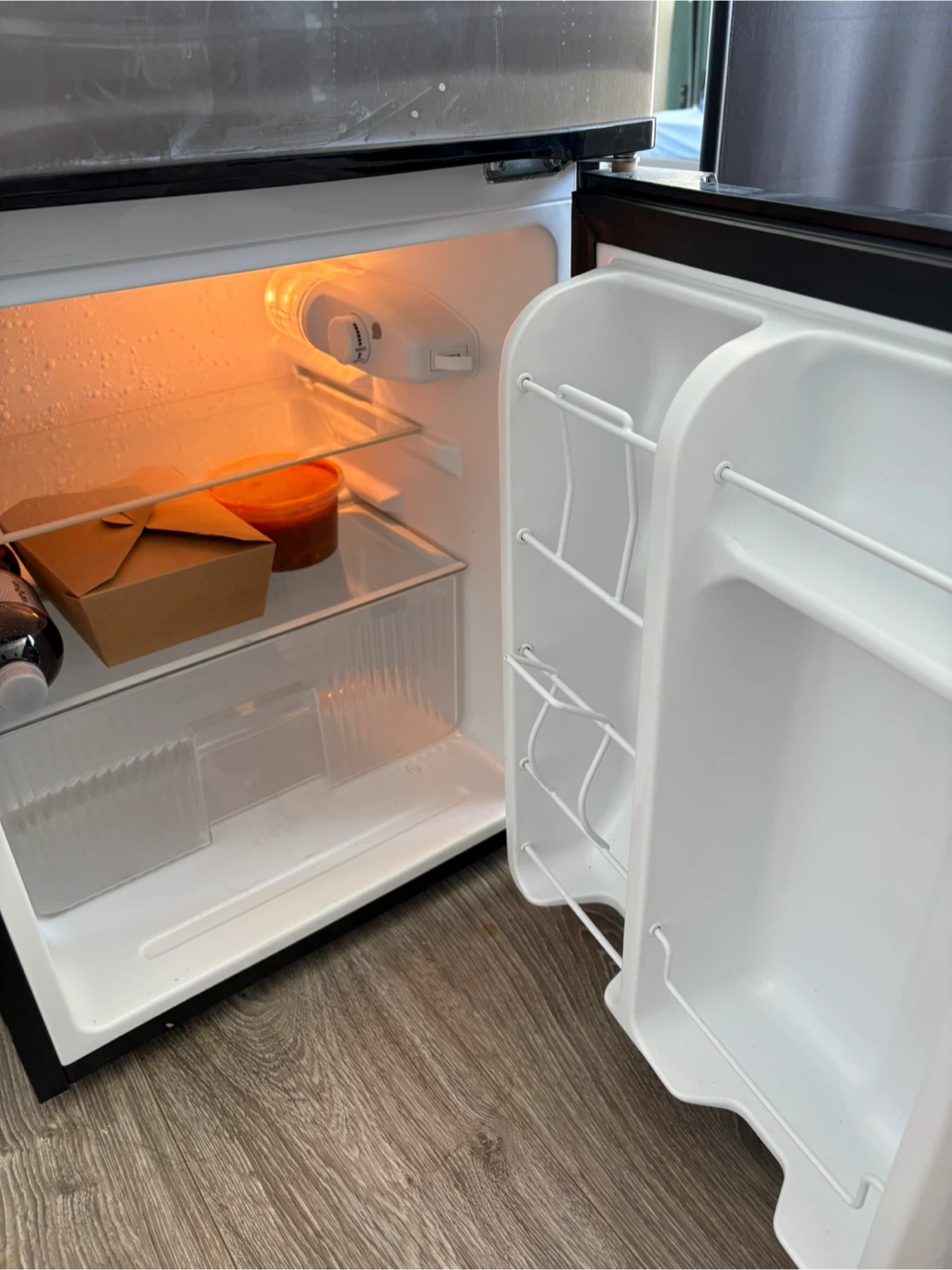 Midea Mini Fridge - photo 2
