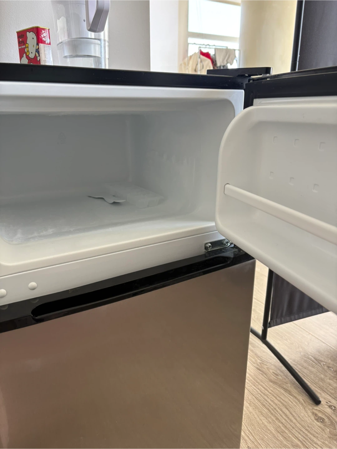 Midea Mini Fridge - photo 3