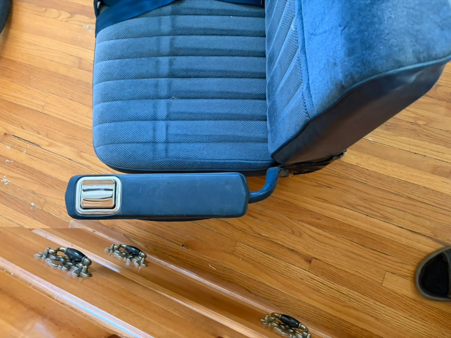 1986 Suburban Blue Upholstered Bench Seat with Armrests - photo 4