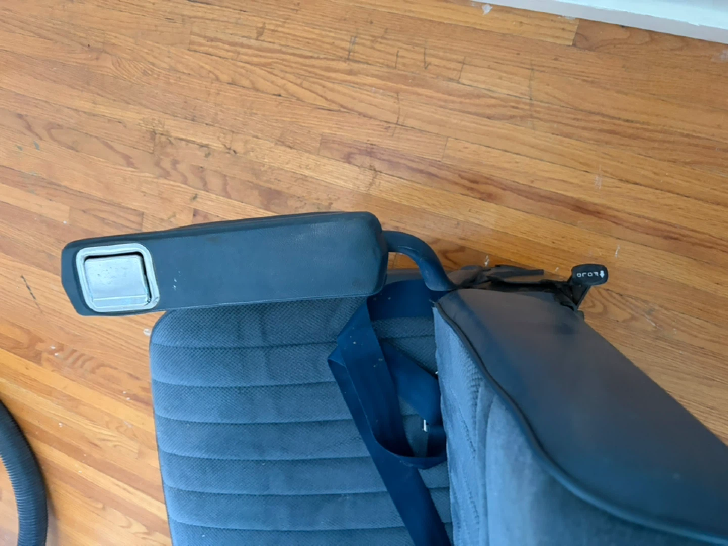 1986 Suburban Blue Upholstered Bench Seat with Armrests - photo 3