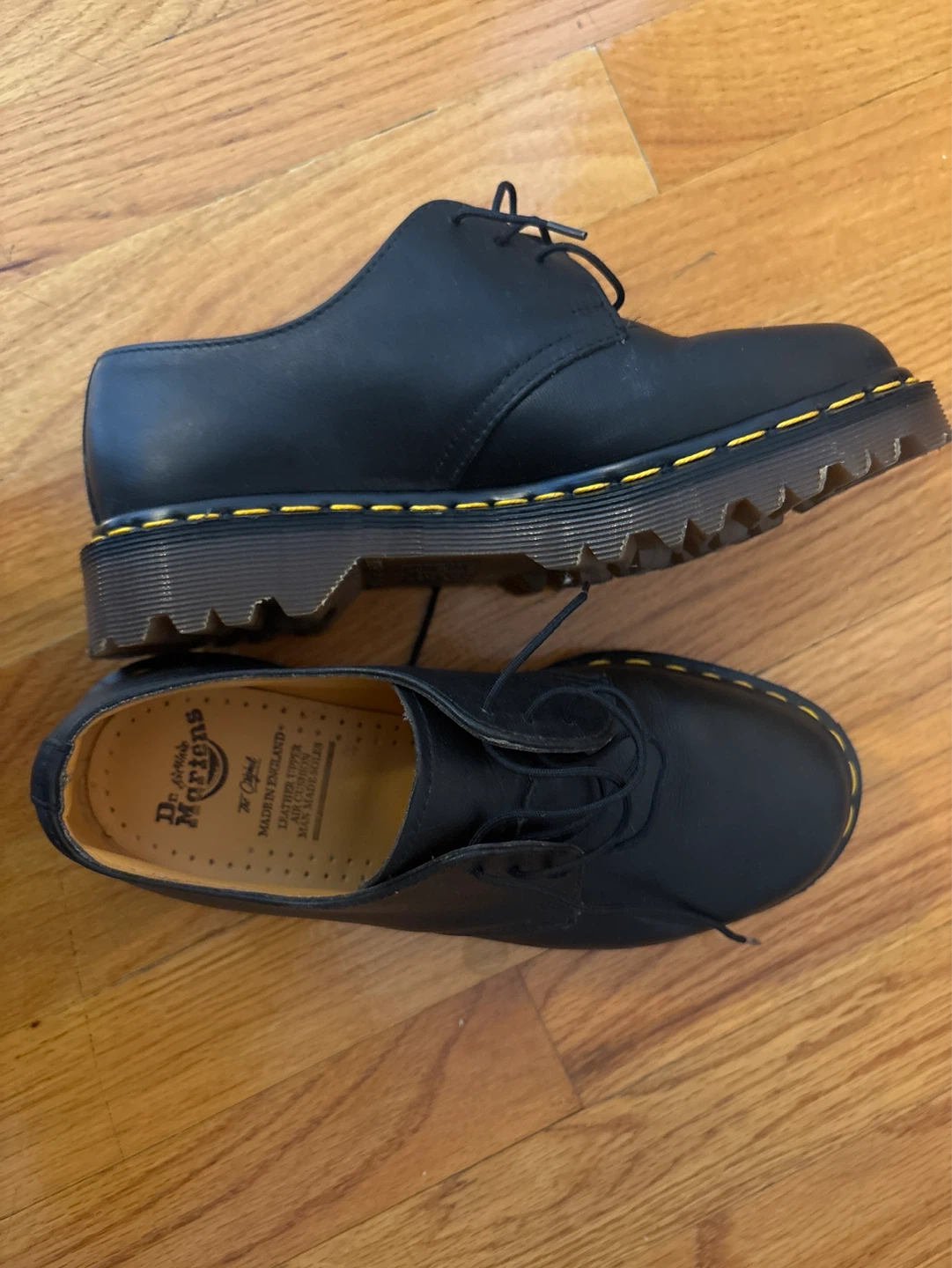 Dr. Martens Black Leather Shoes Size 6 - photo 2