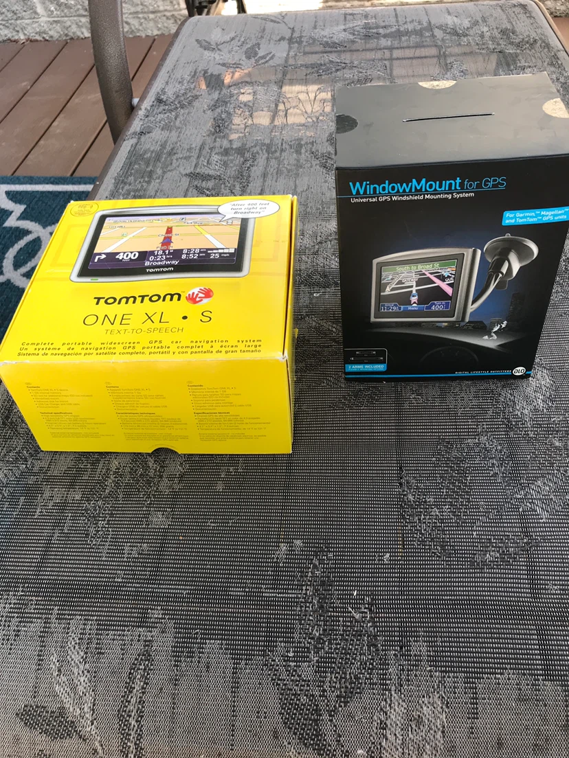 TomTom ONE XL S GPS Navigation System and window mount
