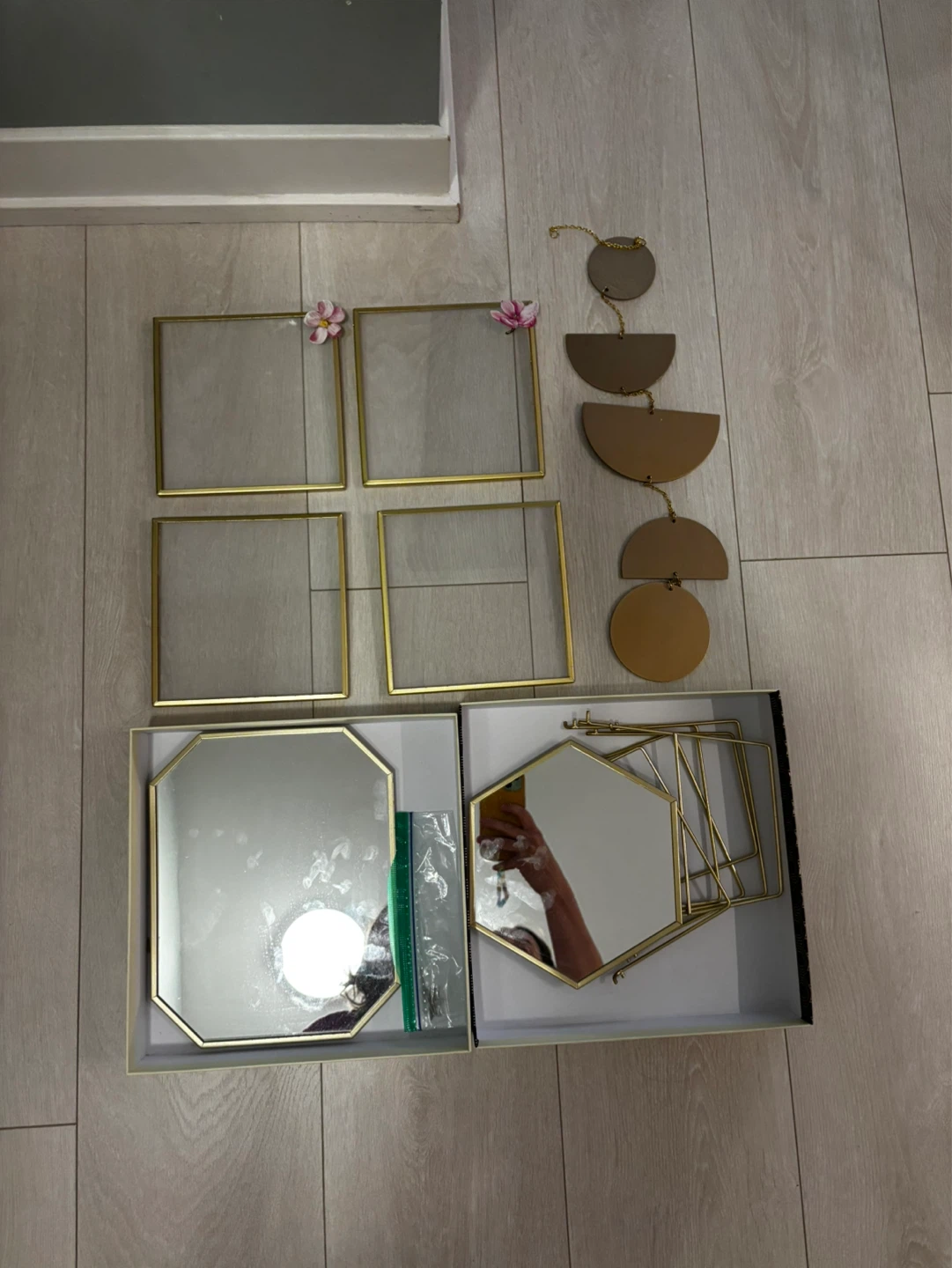 4 Gold Geometric Photo Frames and 2 Mirror Set