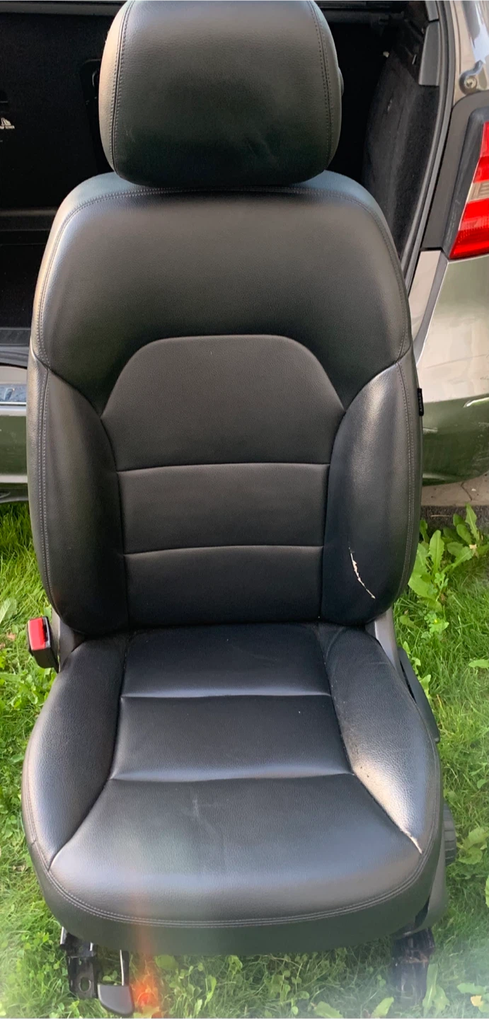 2013 Mercedes Benz B250 Driver’s side seat
