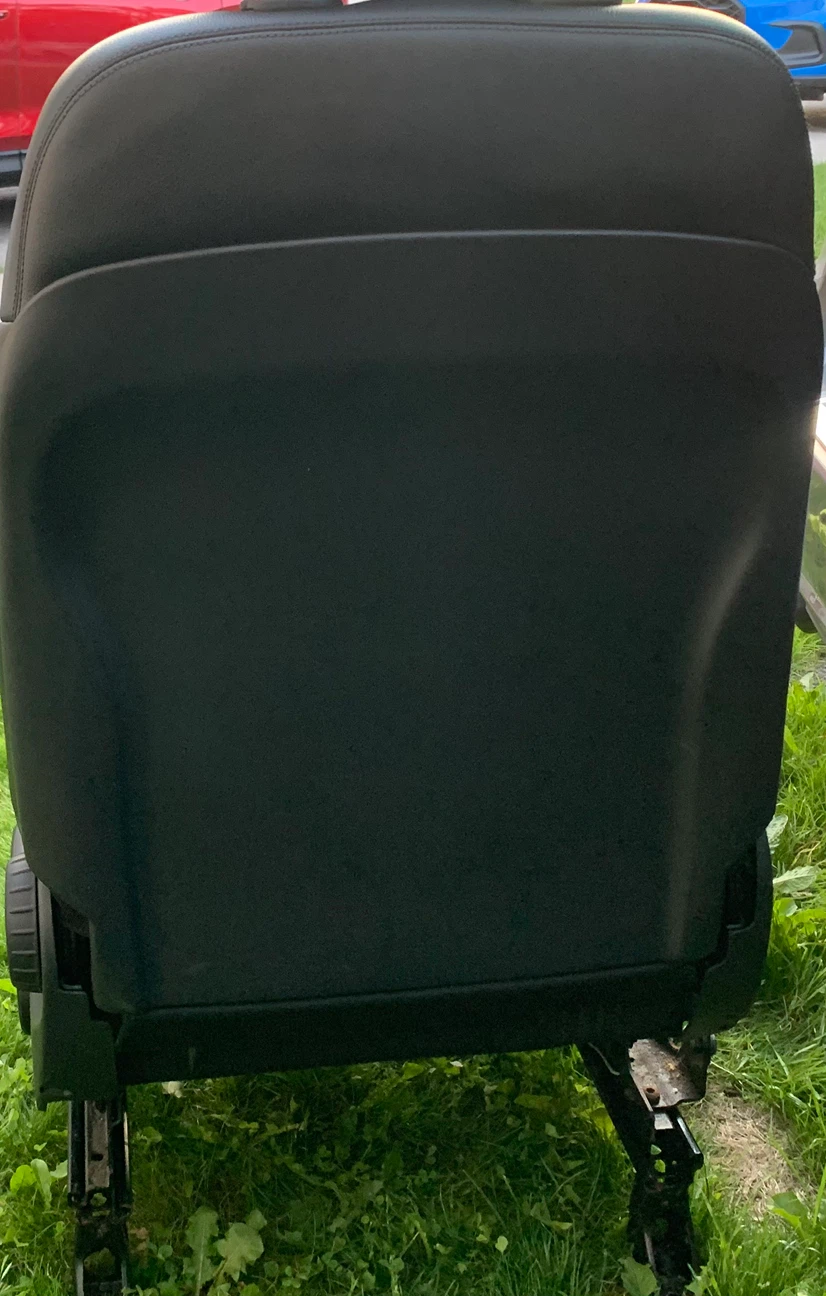 2013 Mercedes Benz B250 Driver’s side seat - photo 3
