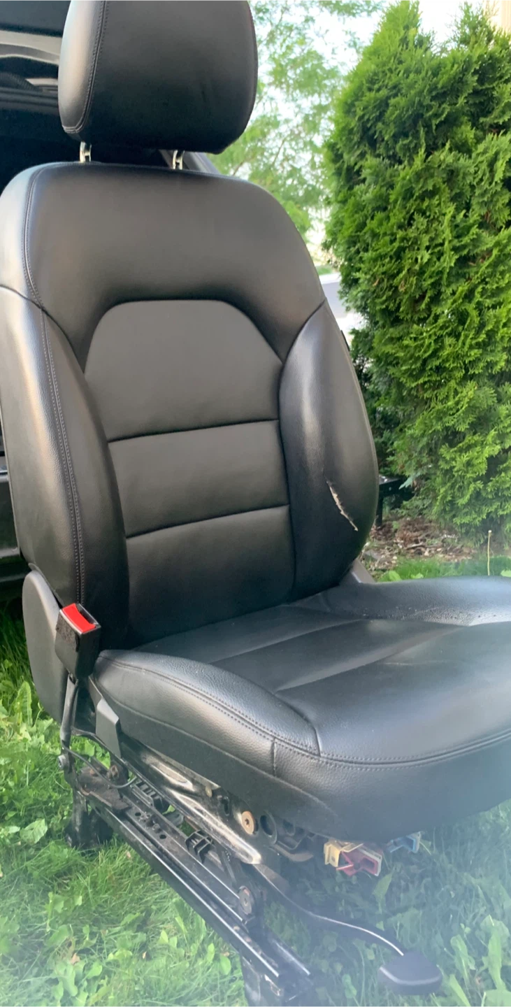 2013 Mercedes Benz B250 Driver’s side seat - photo 5