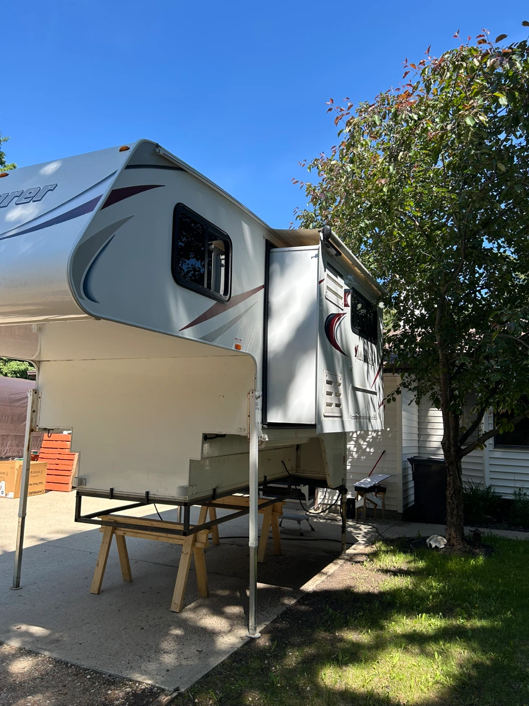 Adventurer Truck Camper - photo 2