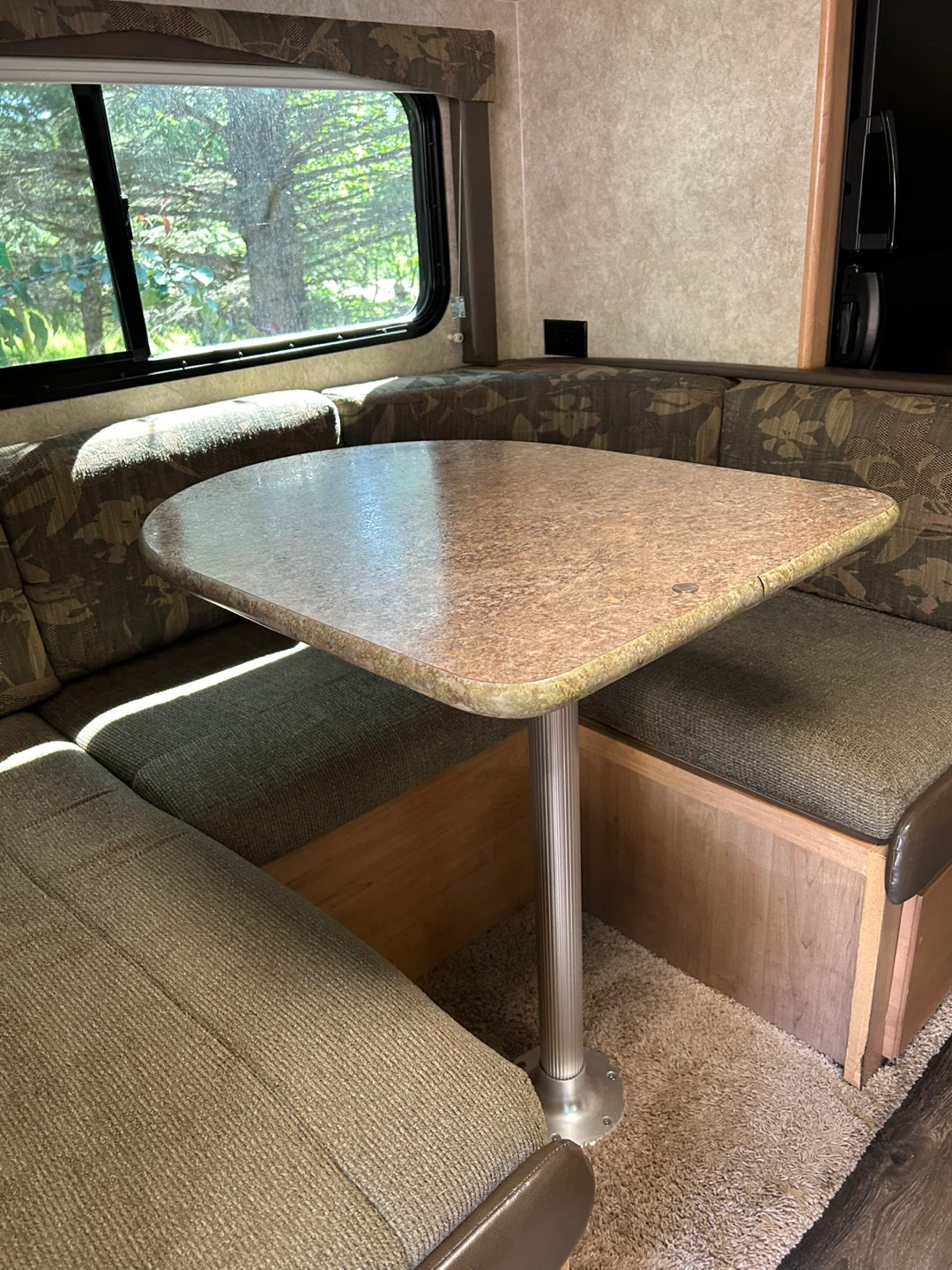 Adventurer Truck Camper - photo 5