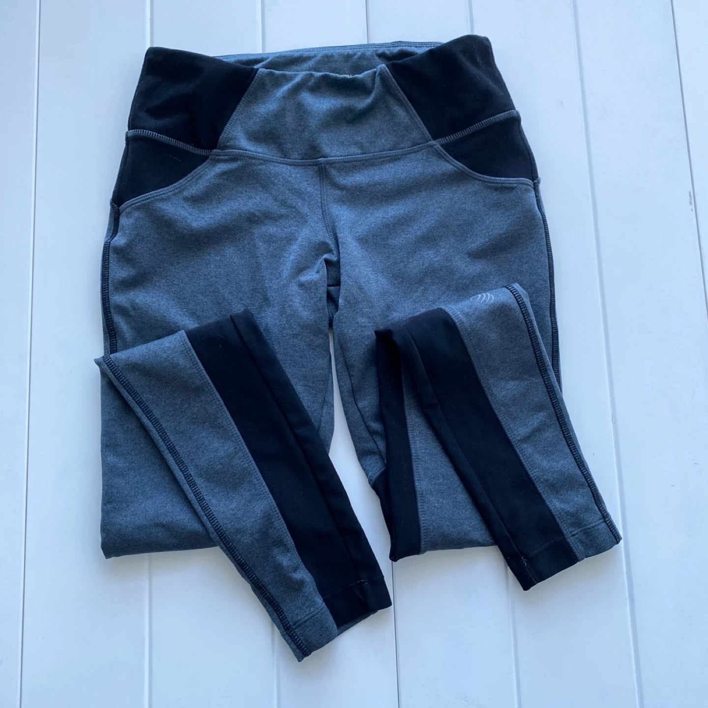 MPG Sport Two-Tone Gray & Black Active Leggings