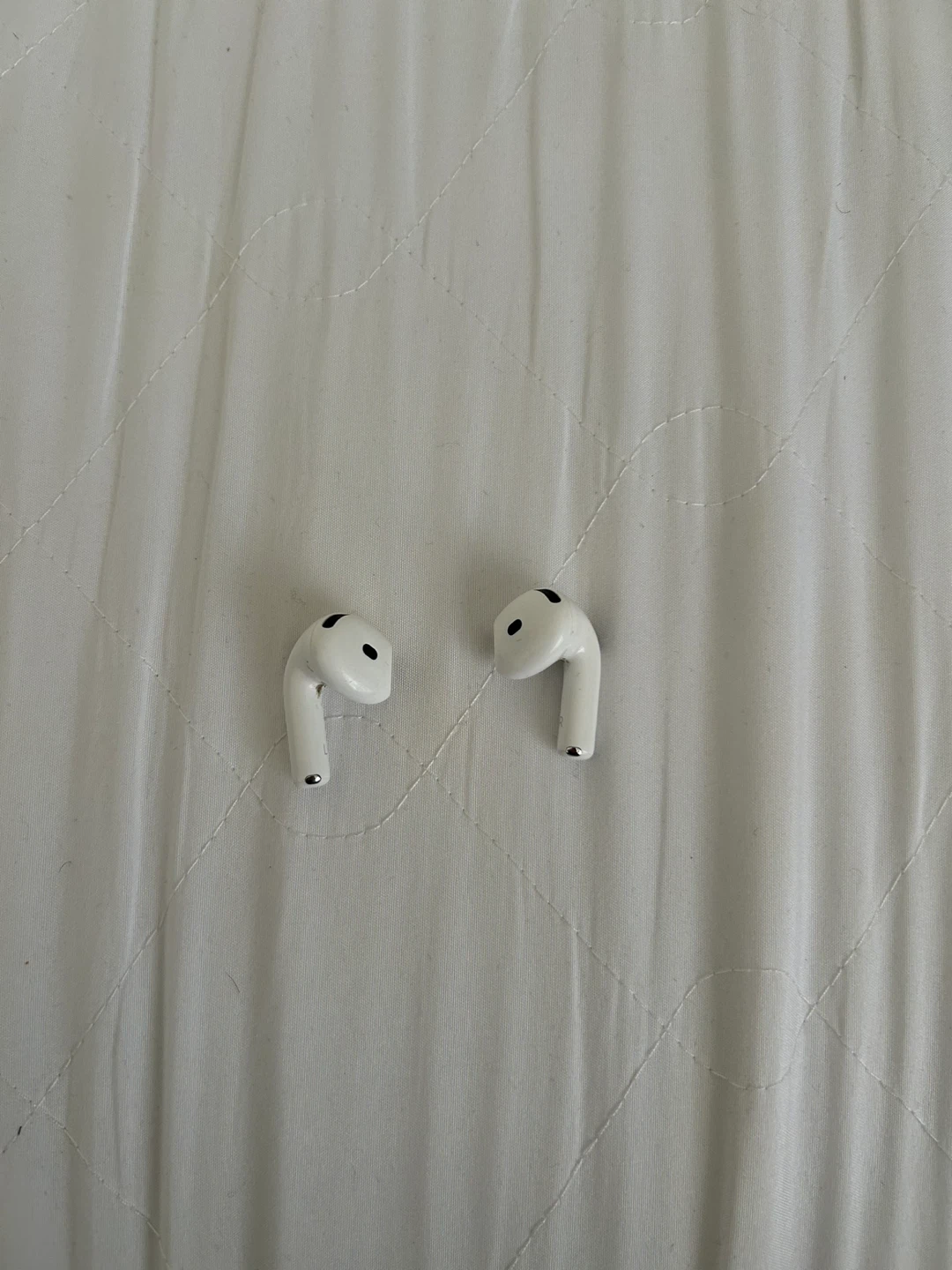 Apple AirPods Pro Charging Case with Earbuds - photo 2