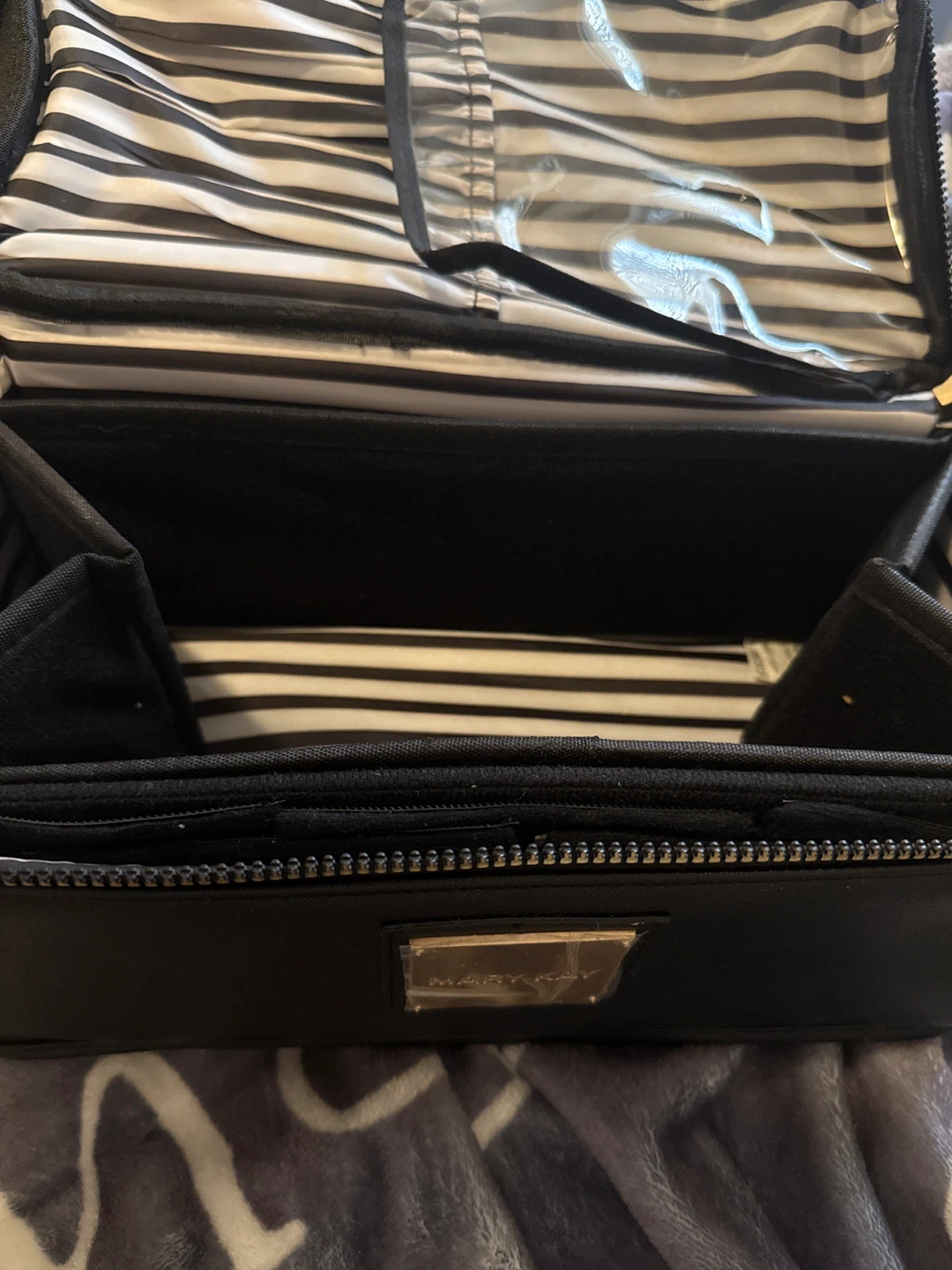 Mary Kay Black Cosmetic Bag - photo 2
