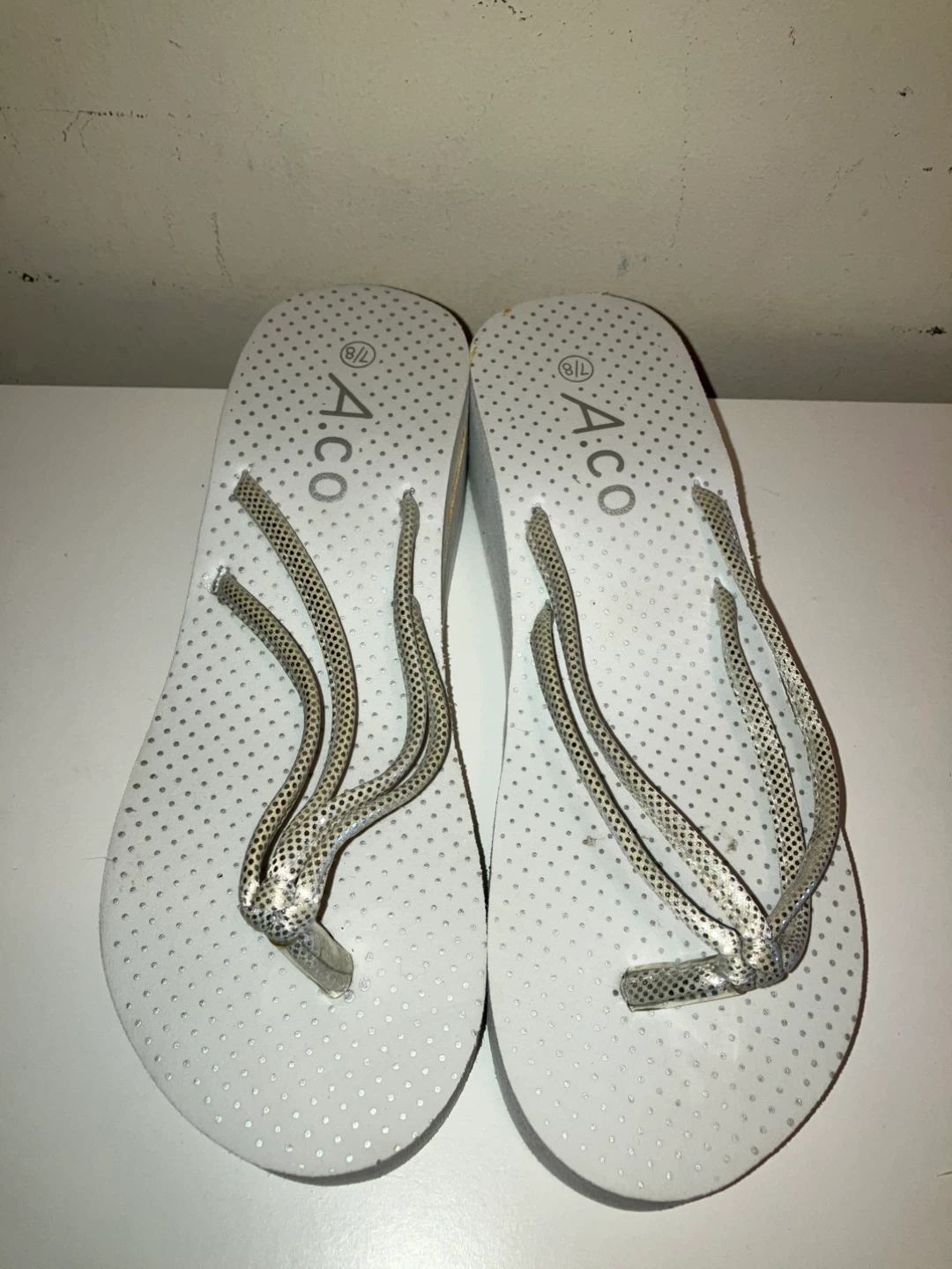 A:co White Wedge Flip Flops Size 7/8