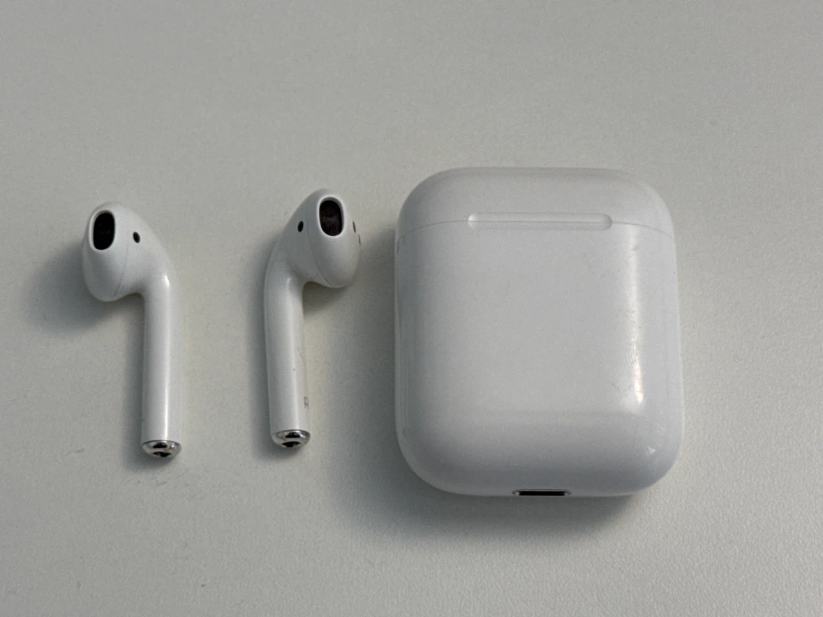 Apple AirPods Wireless Earbuds and Charging Case