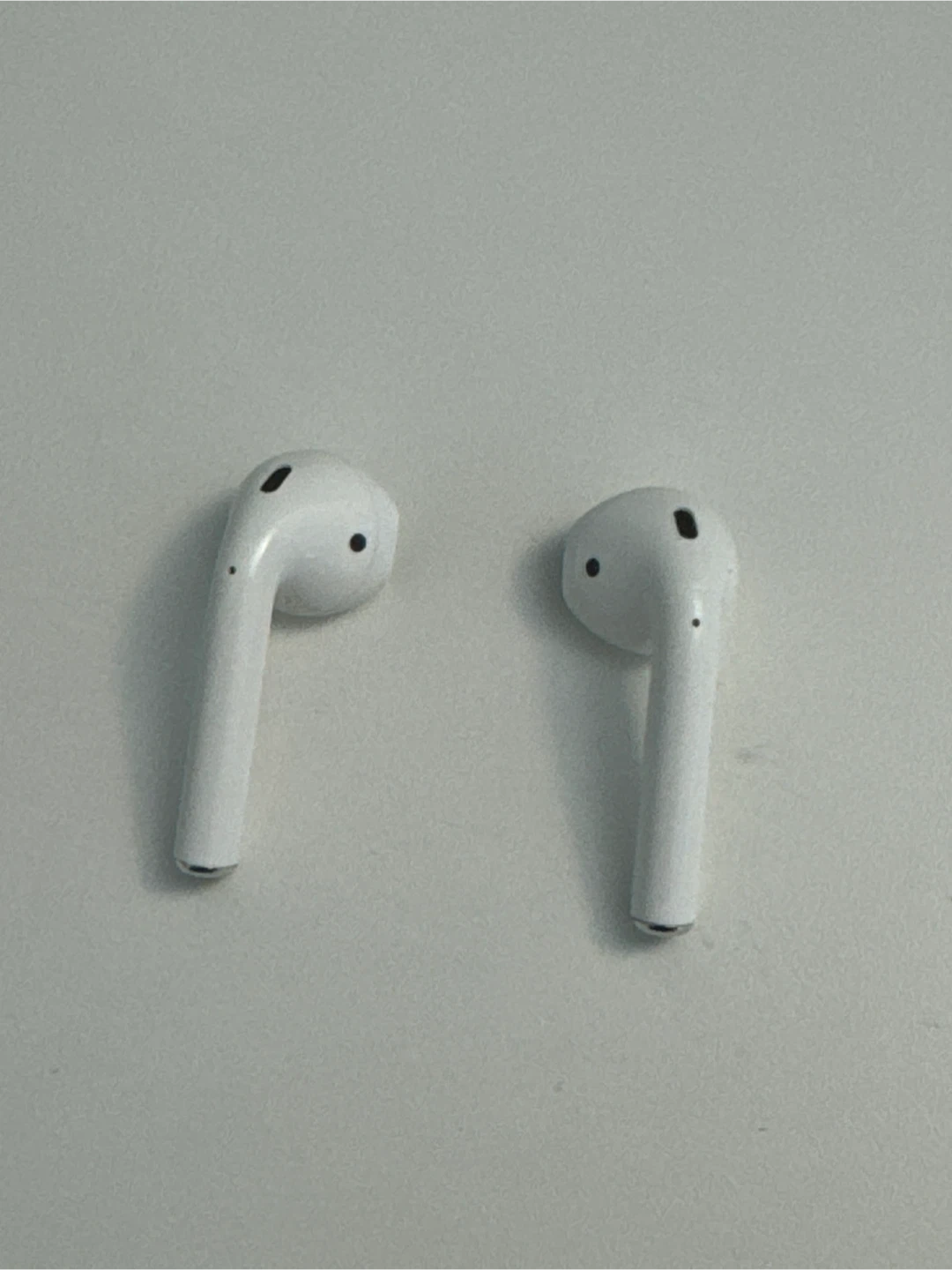 Apple AirPods Wireless Earbuds and Charging Case - photo 3