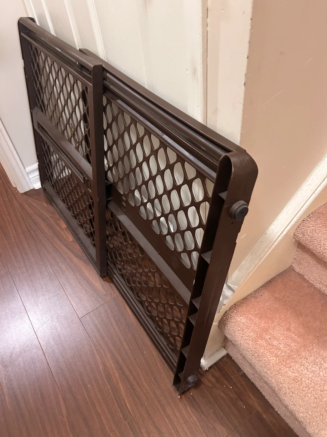 Expandable safety baby or pet gate - photo 2