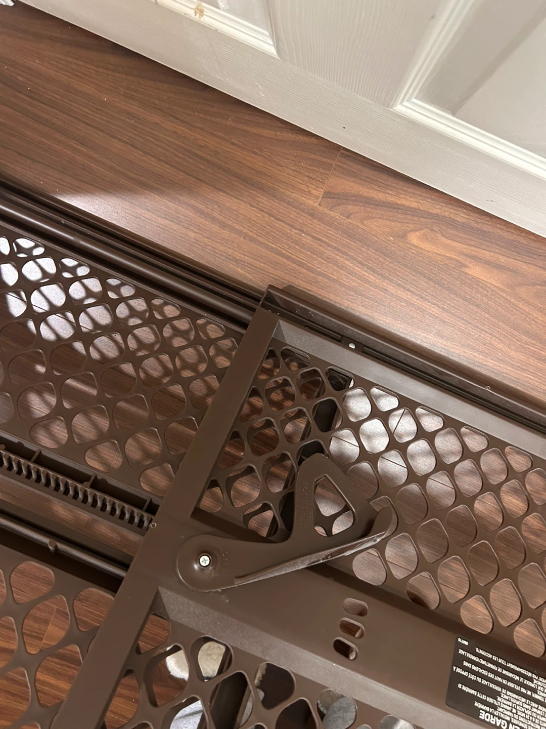 Expandable safety baby or pet gate - photo 3
