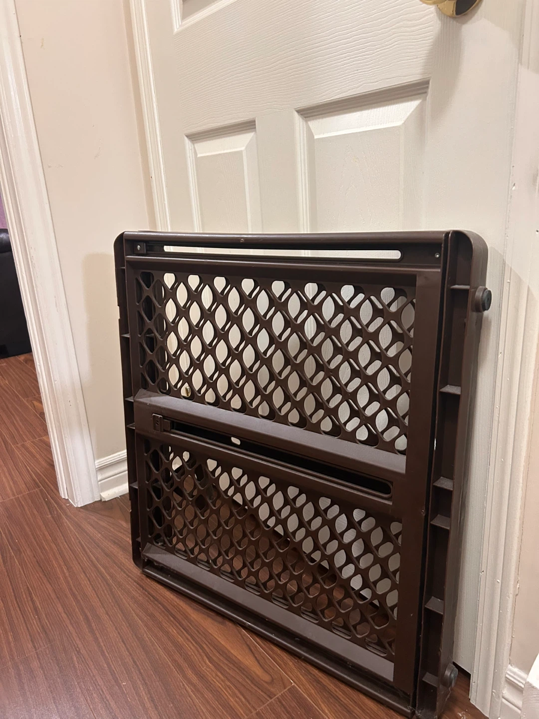 Expandable safety baby or pet gate - photo 4