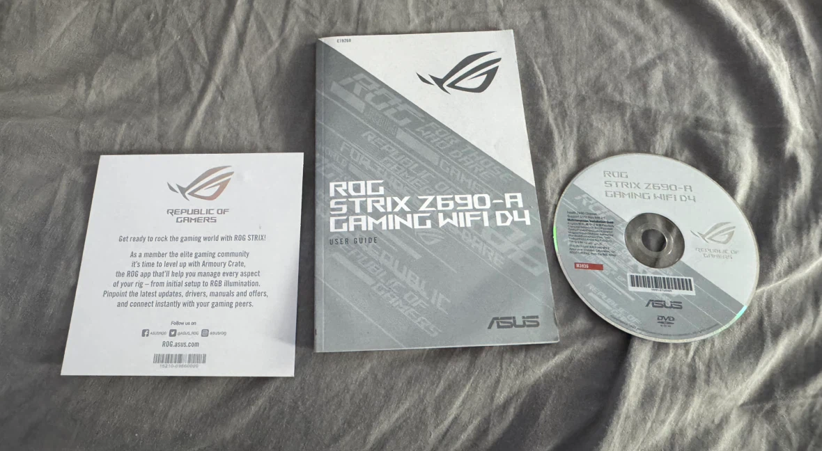 ASUS ROG STRIX Z690-A GAMING WIFI D4 Accessories Bundle