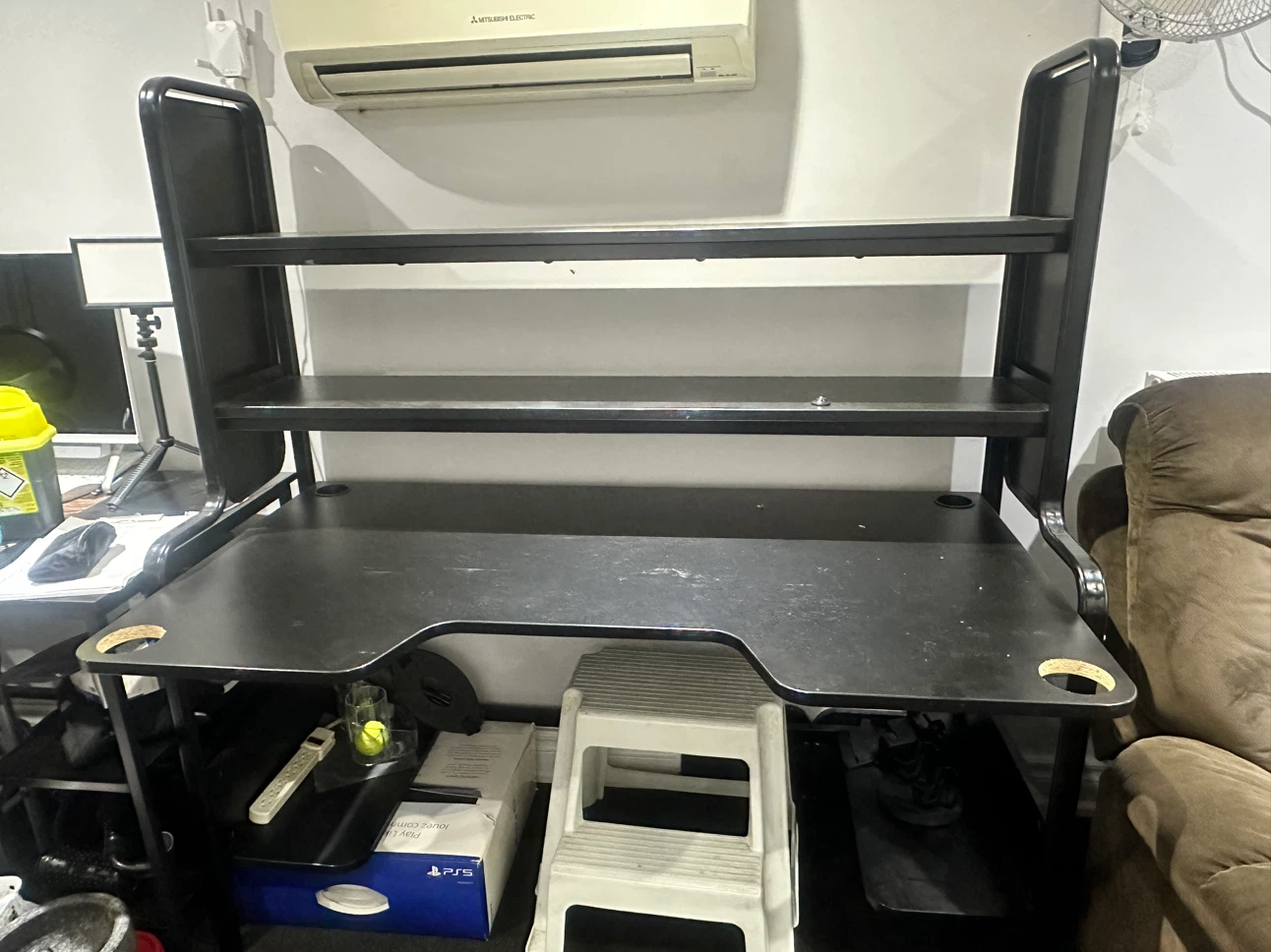 2 seater couch & Gaming table for free! - photo 3