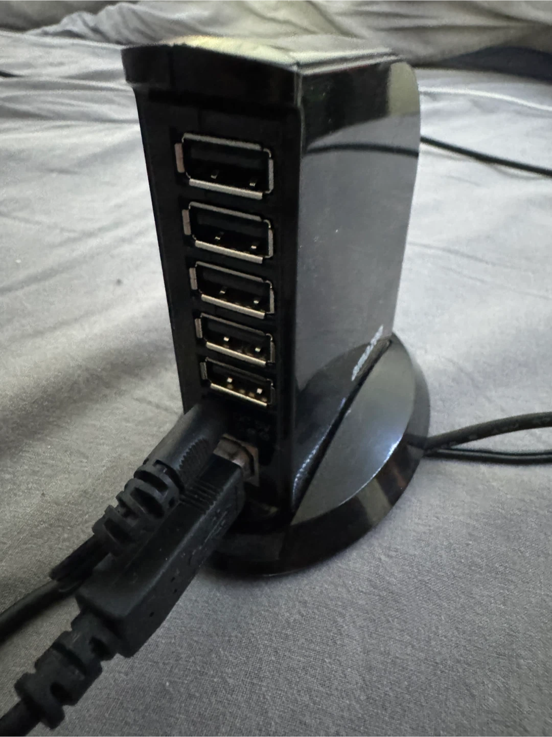 AmazonBasics 7-Port USB 2.0 Hub Tower  – Includes Cables - photo 3