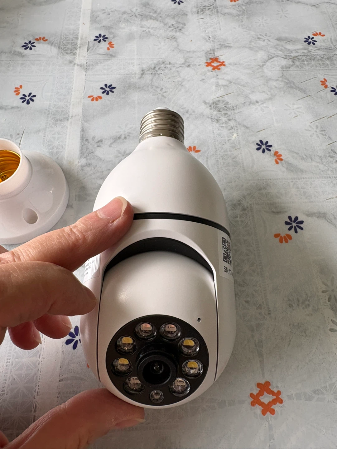 360° WiFi Pan & Tilt Security Camera Bulb – Night Vision - photo 3