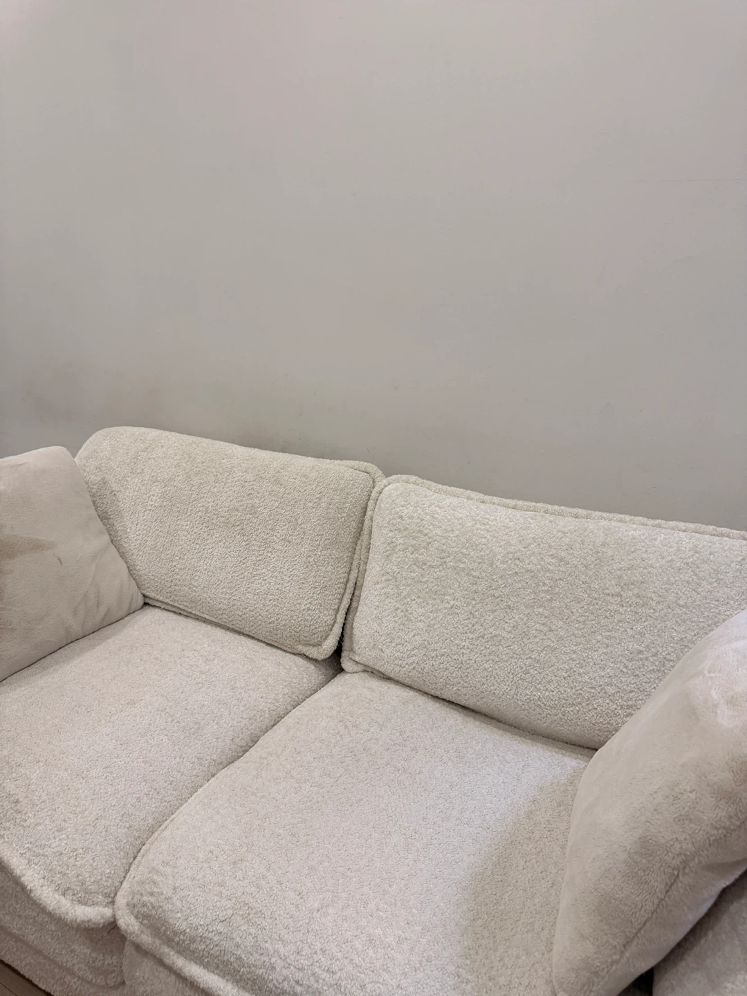Cream / Beige Chenille Sofa with ottoman and accent pillows - photo 4