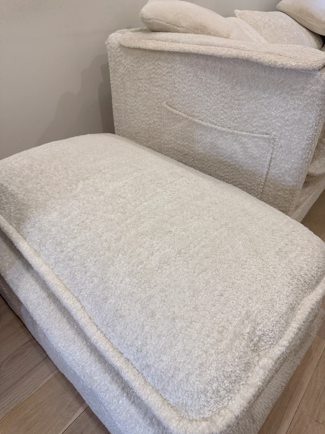 Cream / Beige Chenille Sofa with ottoman and accent pillows - photo 2