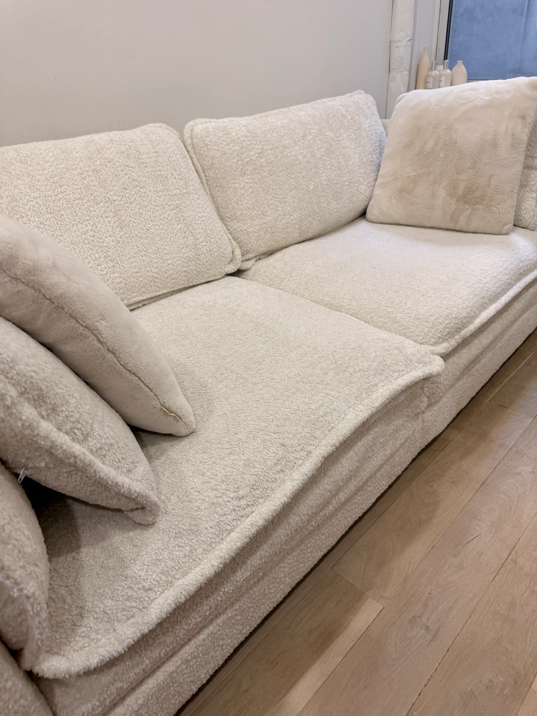 Cream / Beige Chenille Sofa with ottoman and accent pillows - photo 3