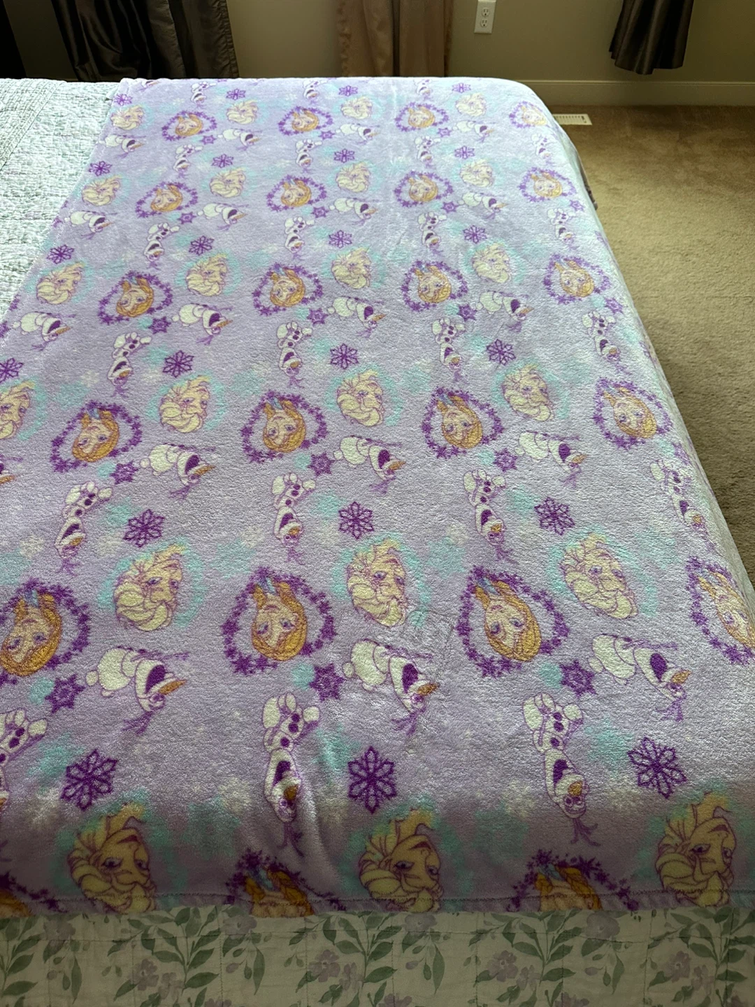 Disney Frozen Fleece Throw Blanket - photo 2