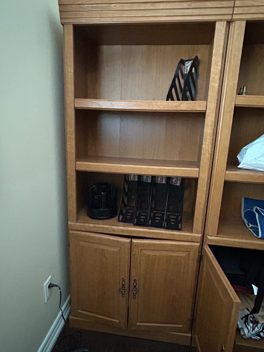 Wooden Bookcase with Cabinet 30x82x13