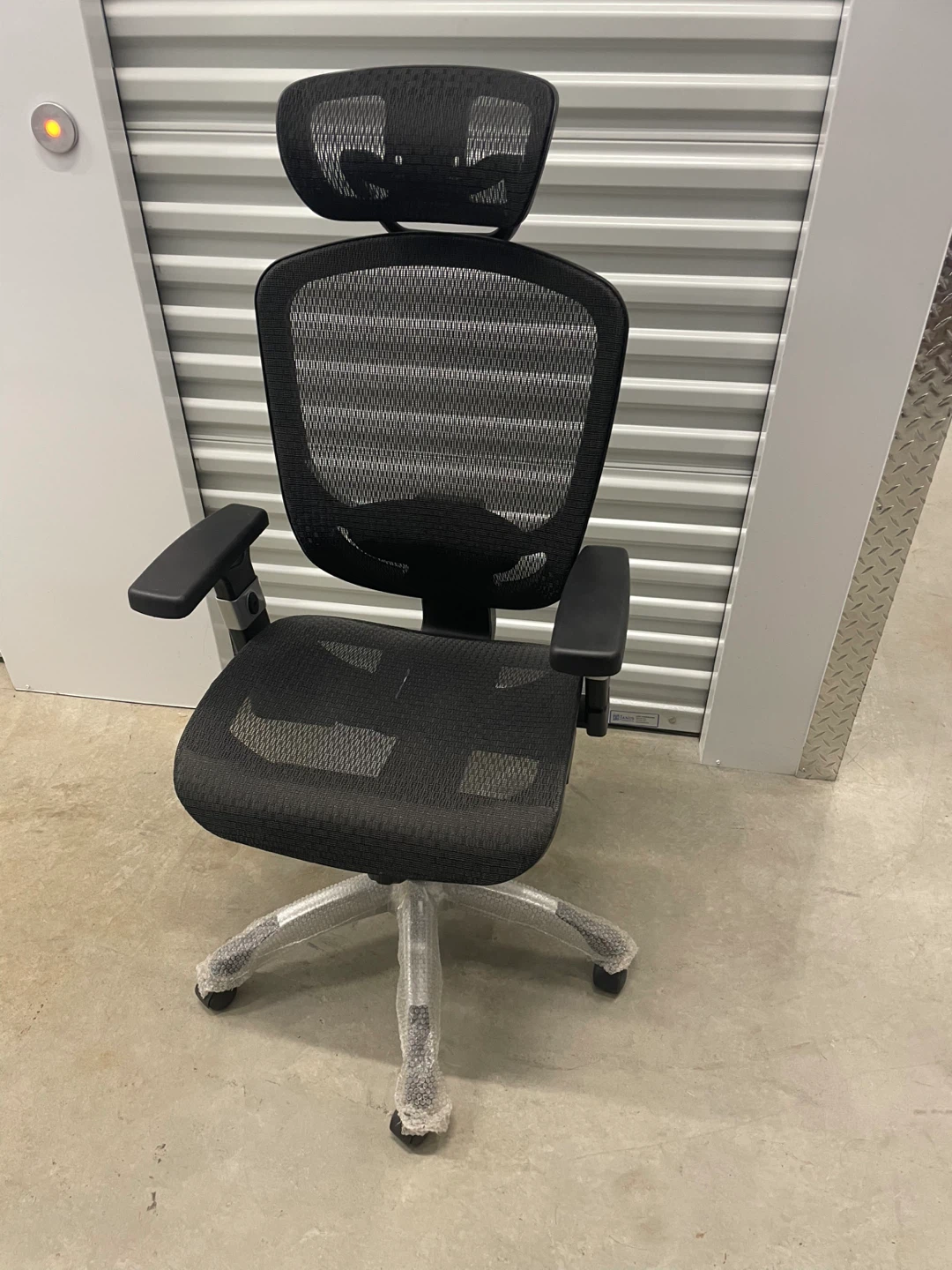 Ergonomic Mesh Office Chair - Black - photo 2