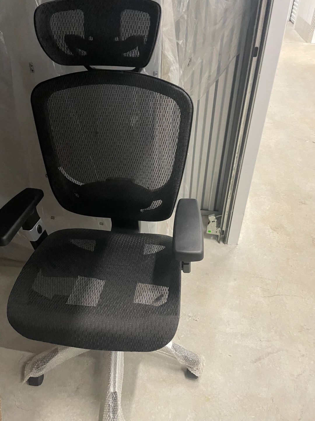 Ergonomic Mesh Office Chair - Black - photo 3