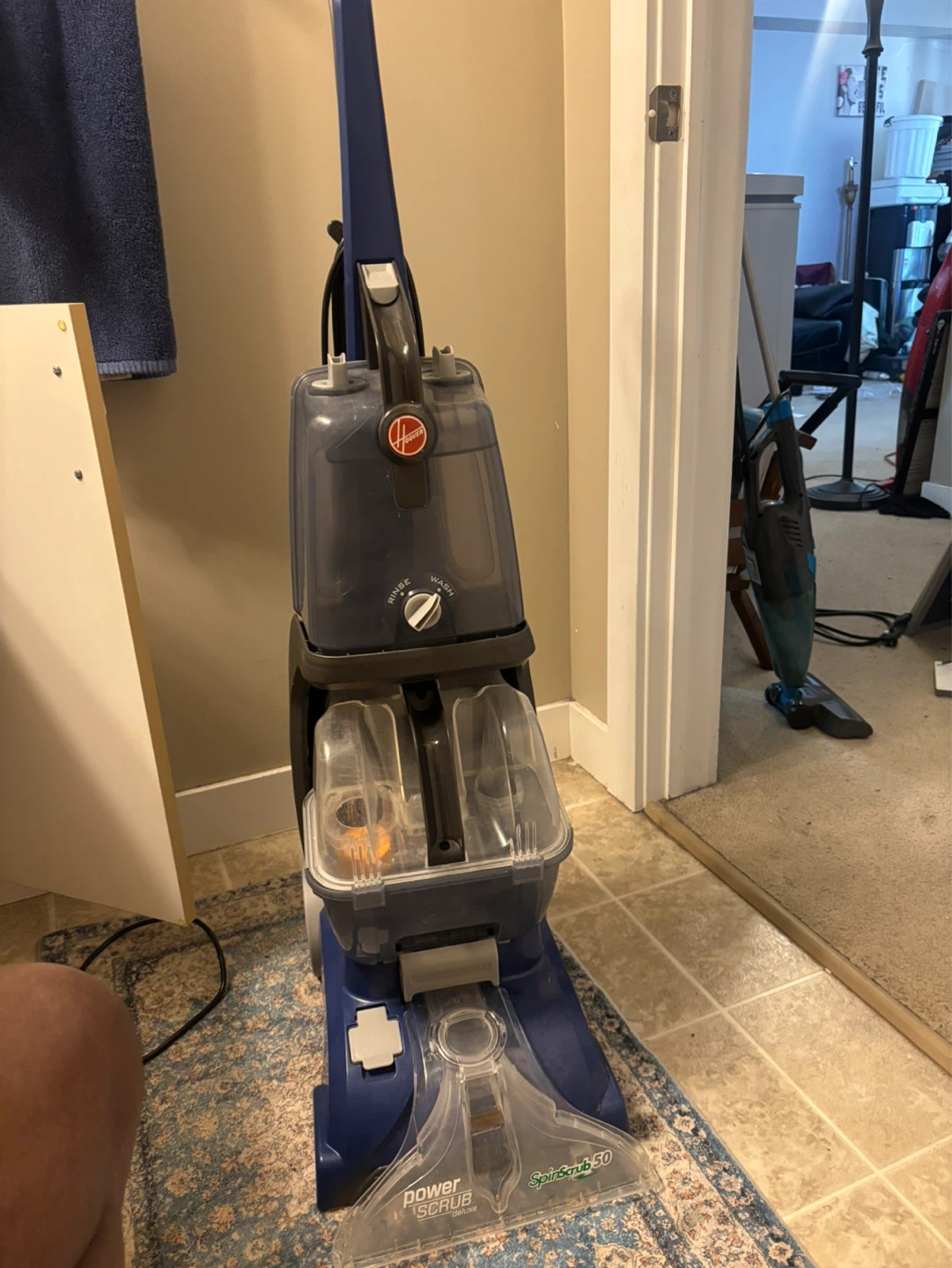 Hoover Power Scrub Deluxe Carpet Cleaner