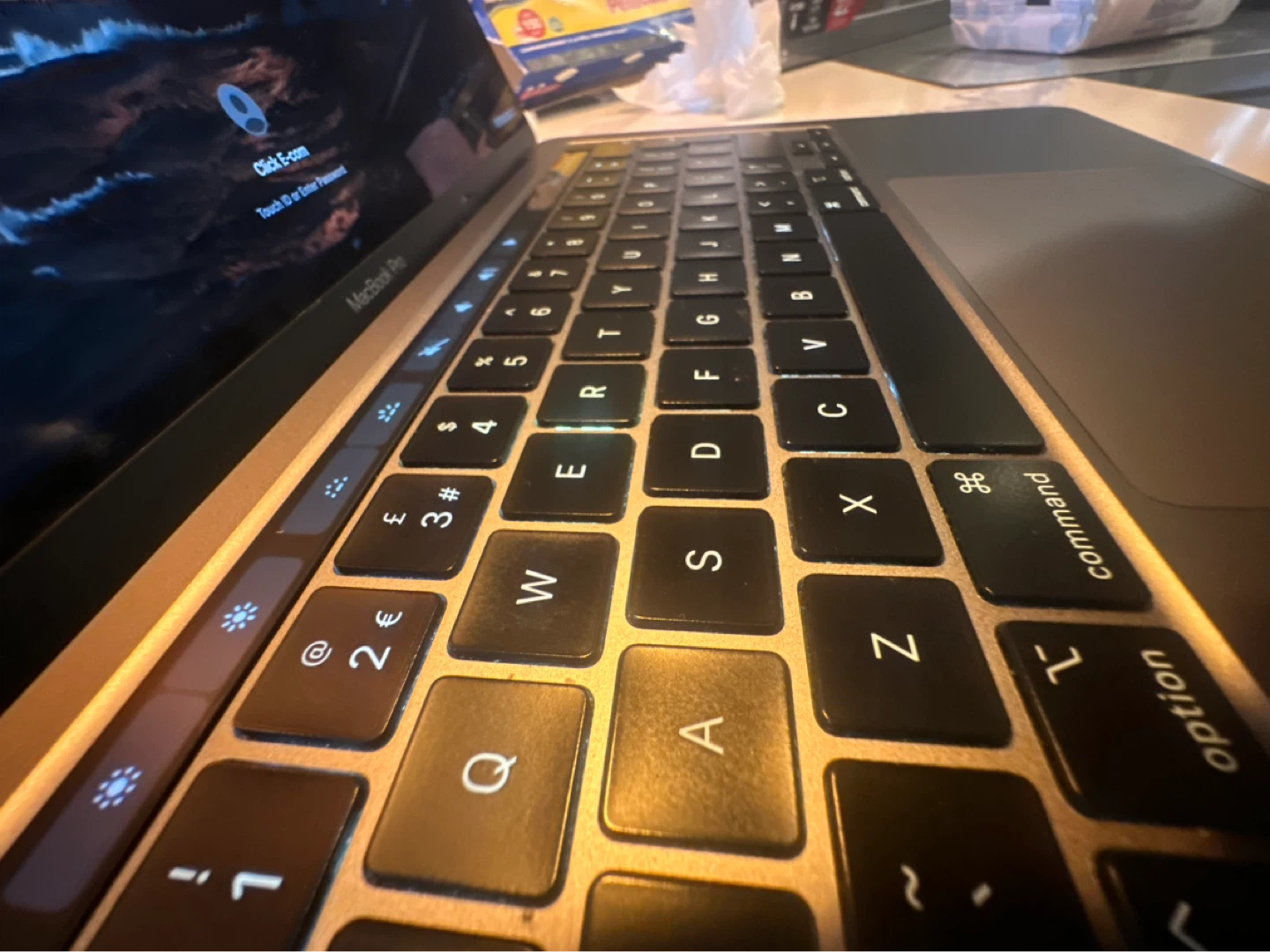Apple MacBook Pro 13-inch M1, 2020 - photo 2