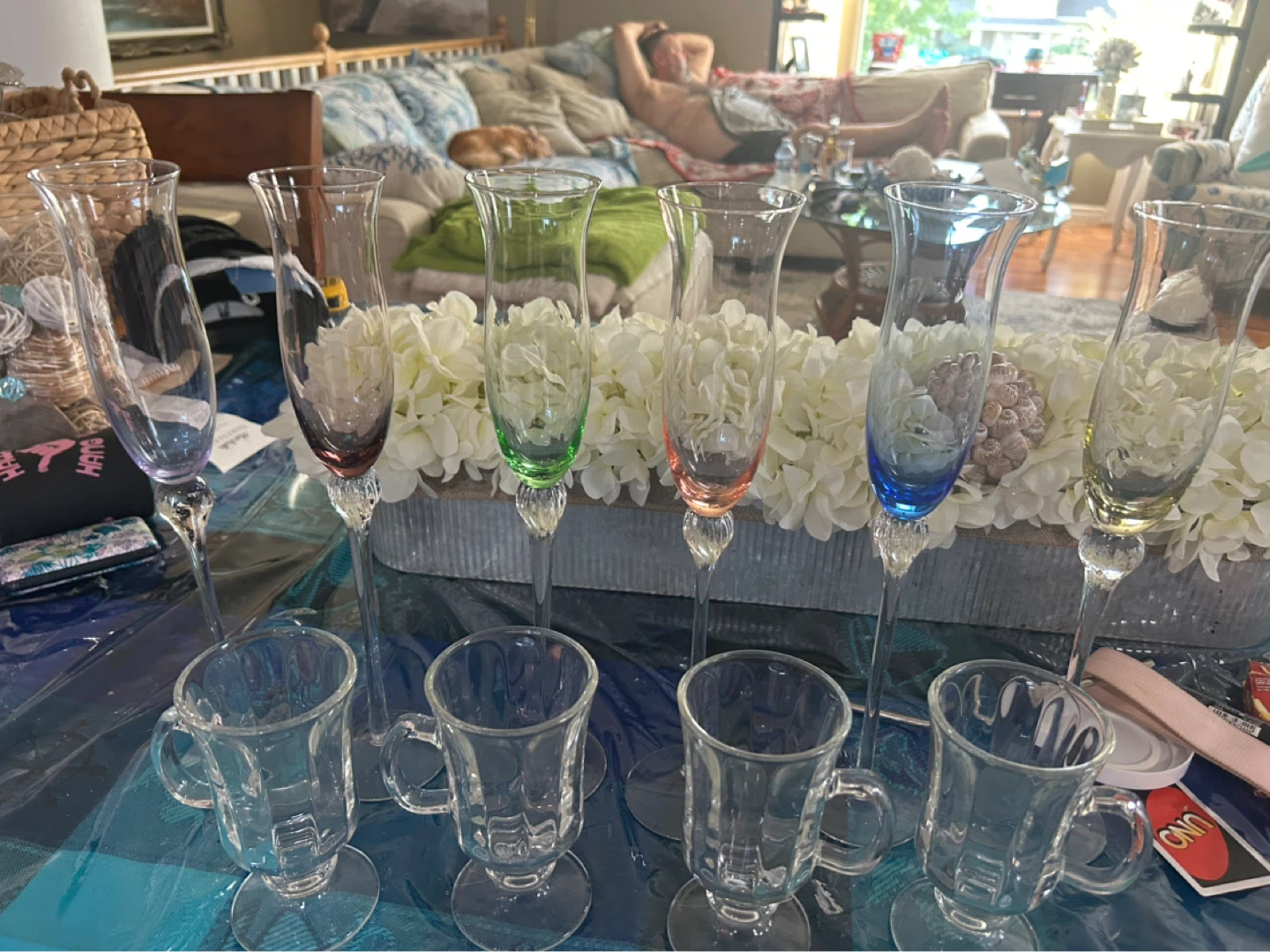 Set of 6 Coloured Stem Champagne Flutes and 4 Clear Mugs - photo 2