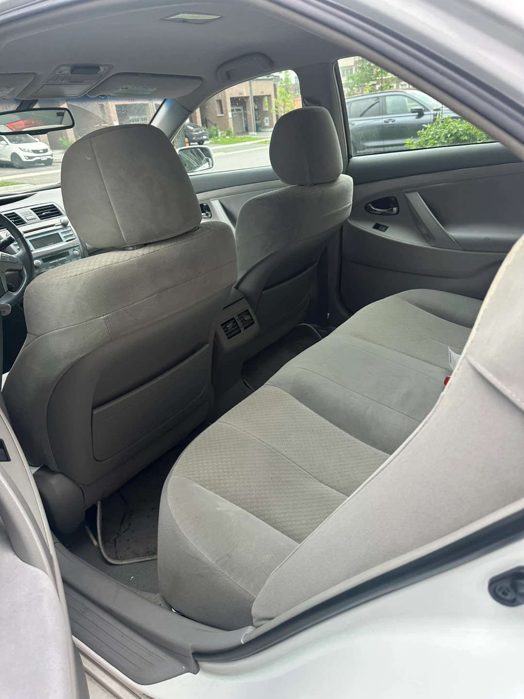 White Toyota Camry Hybrid - photo 3