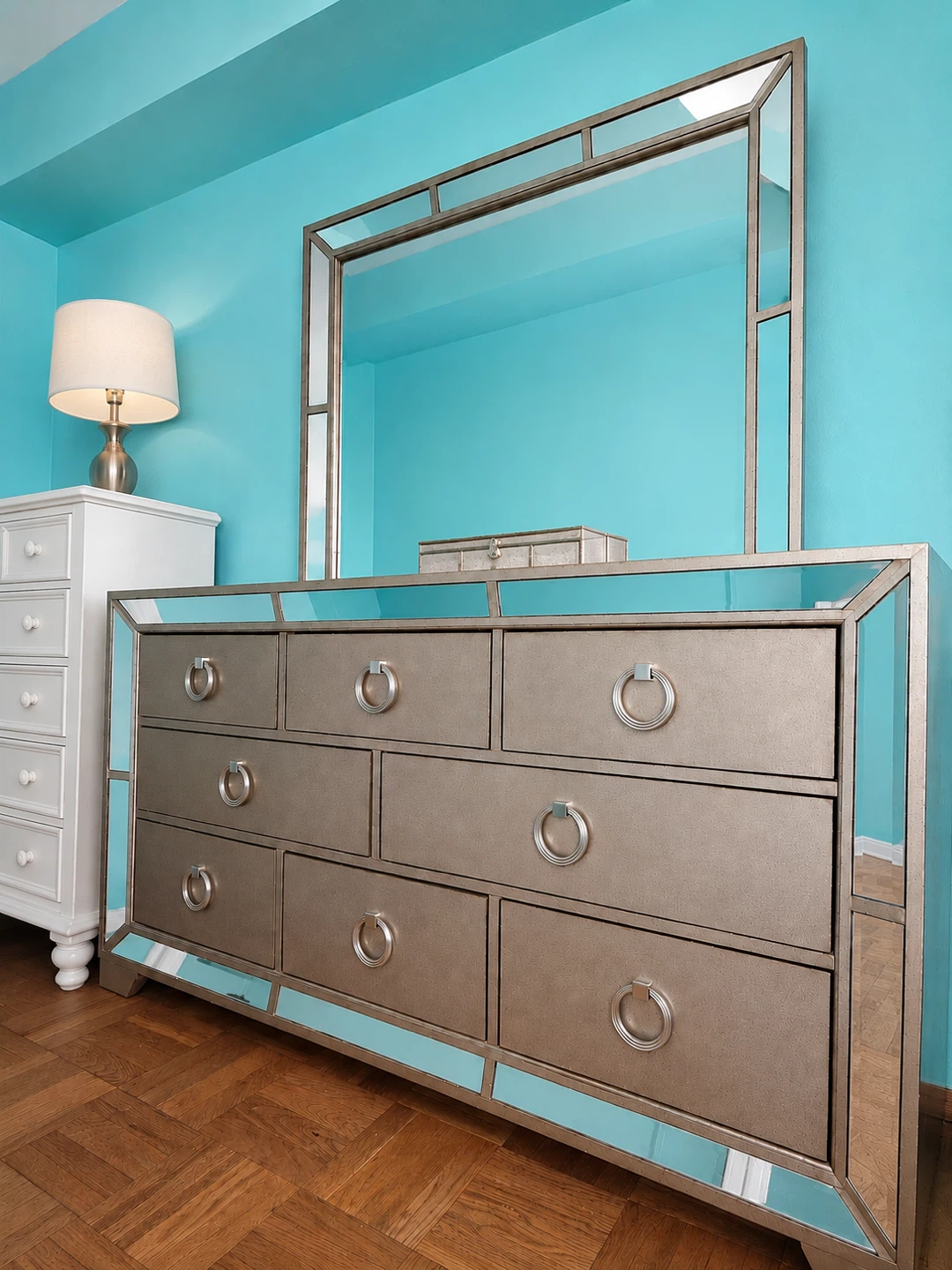 Pulaski Farrah Queen Bedroom Set 5 PIECES - photo 4