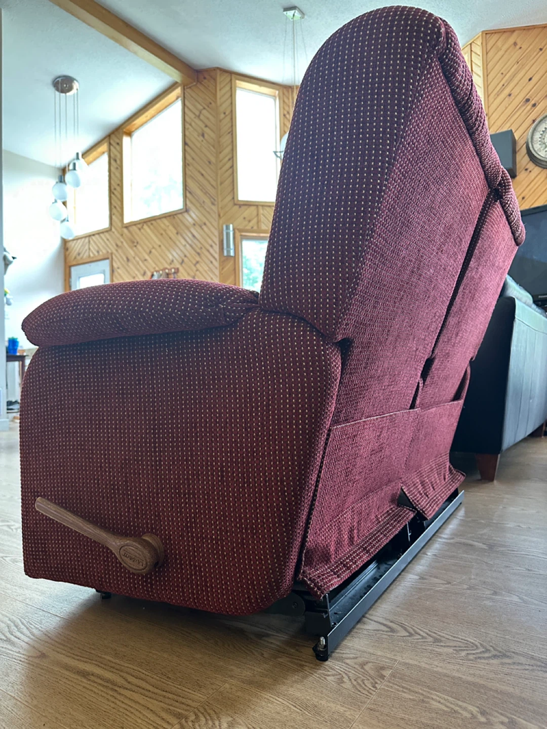 Beautiful La-Z-Boy Dual Reclining Loveseat (CAN DELIVER) - photo 4