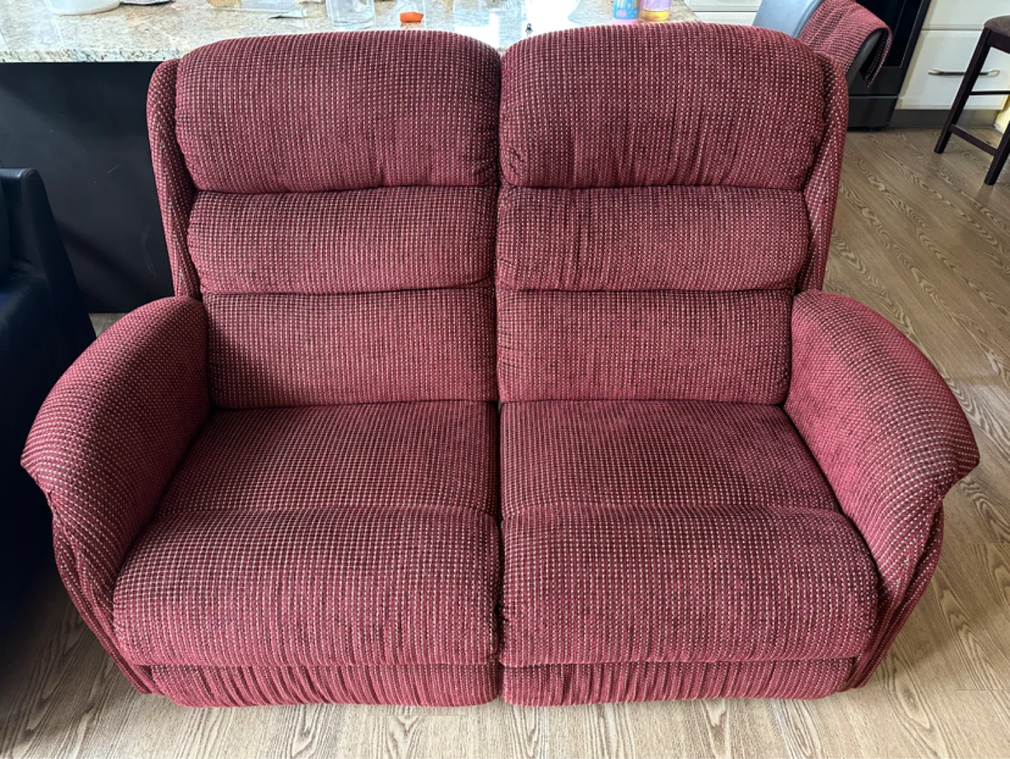 Beautiful La-Z-Boy Dual Reclining Loveseat (CAN DELIVER) - photo 3