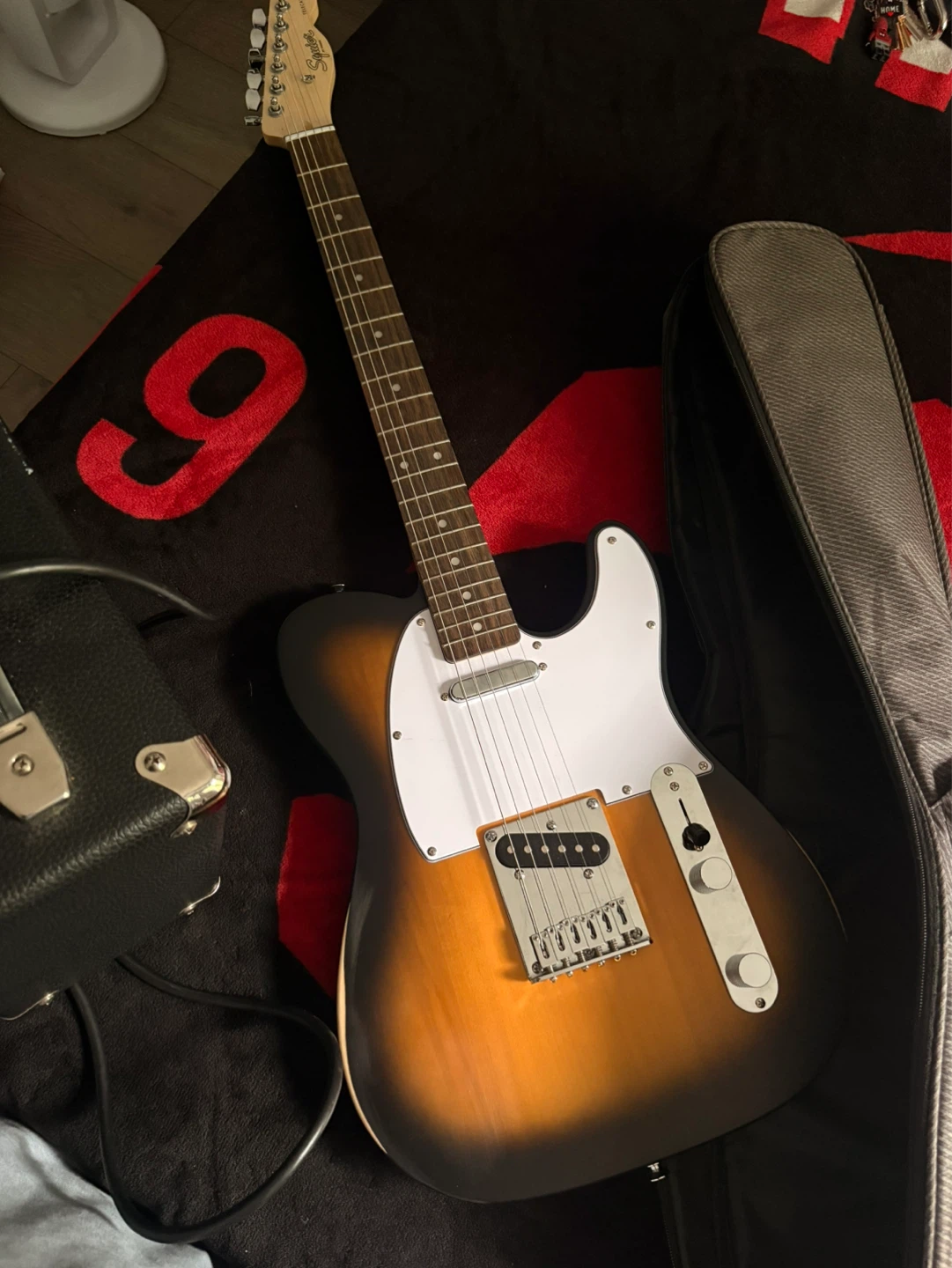 Squier SP-10 Electric Guitar Amp and Gig Bag