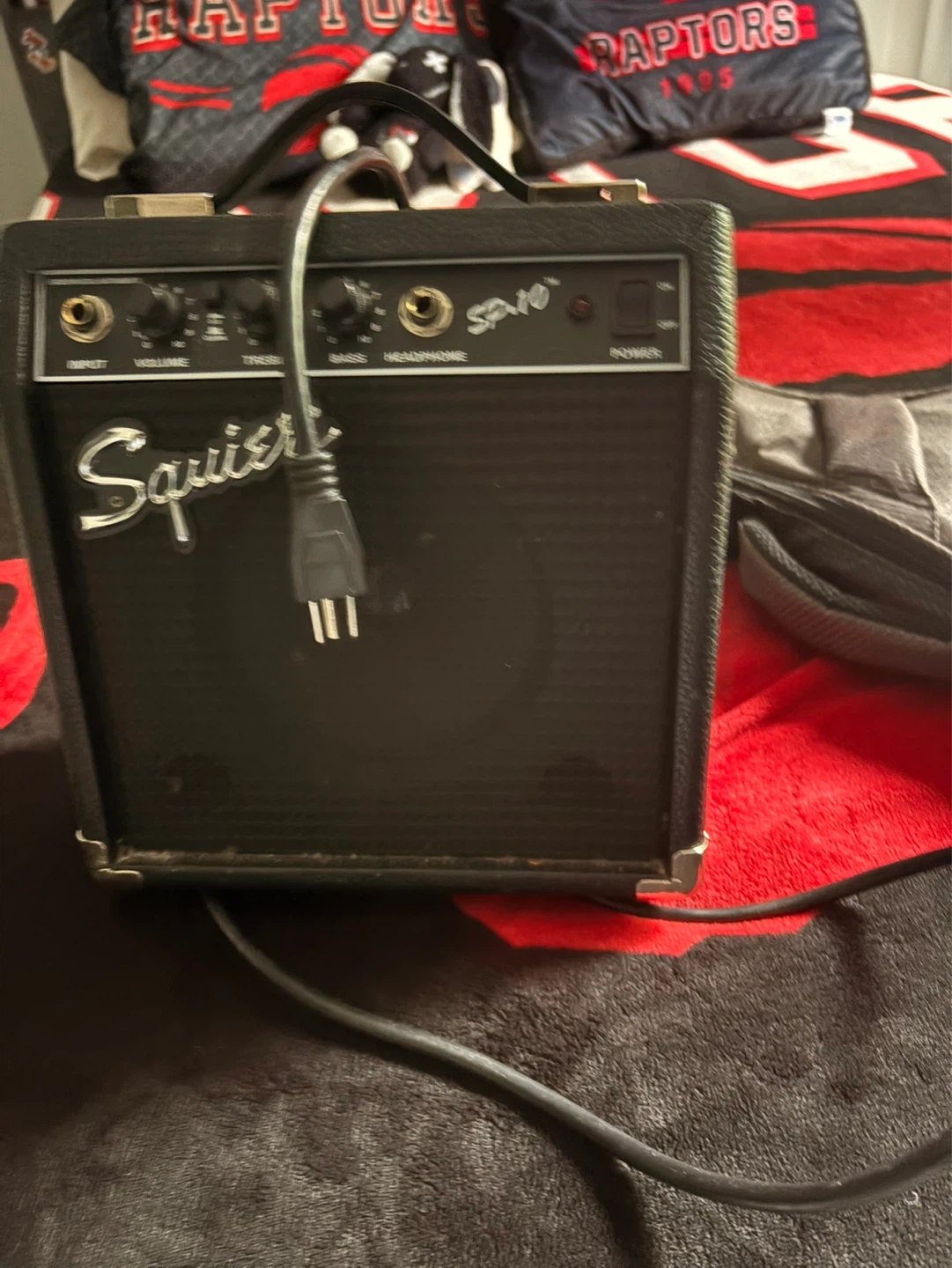 Squier SP-10 Electric Guitar Amp and Gig Bag - photo 3