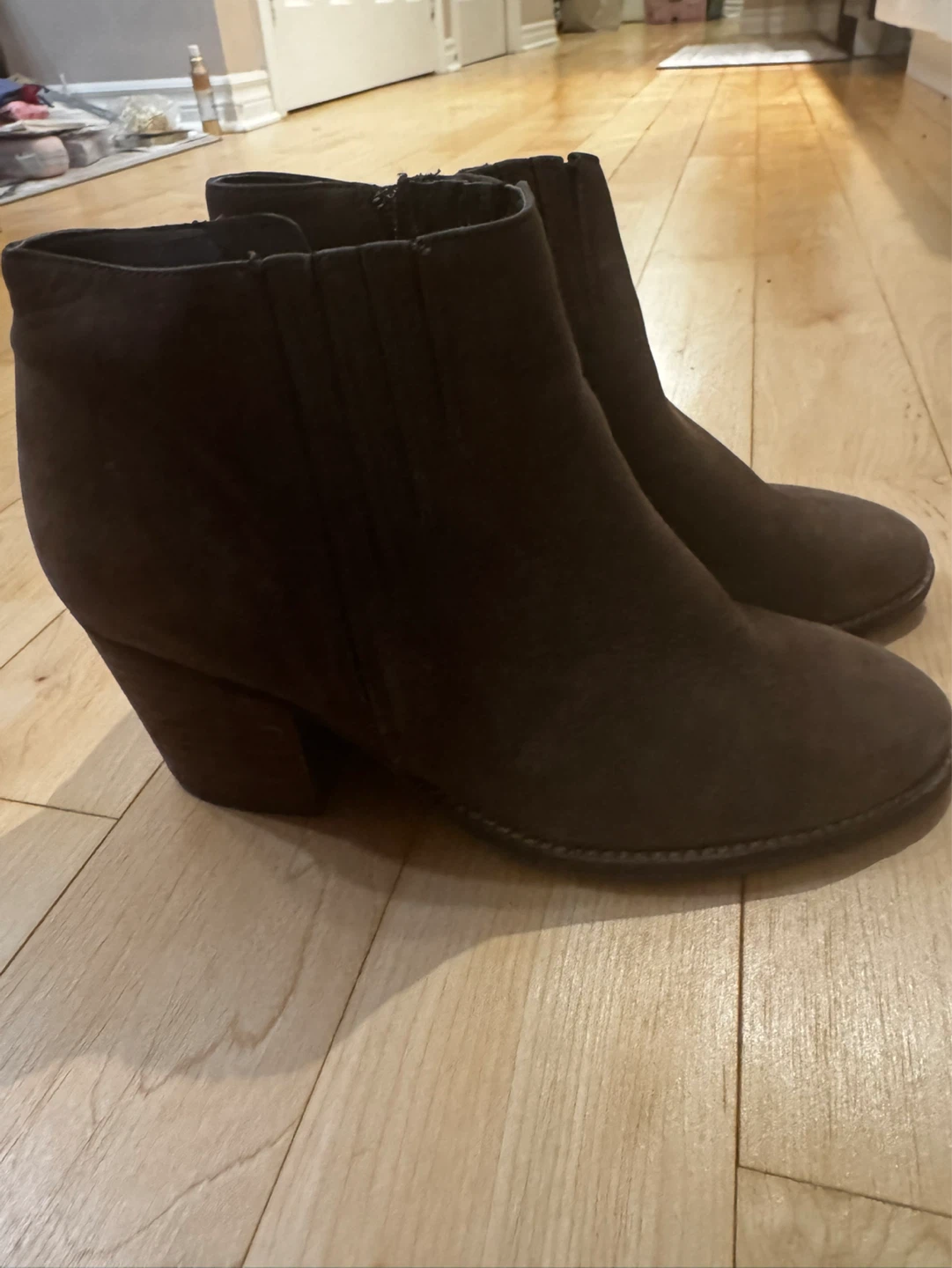 Blondo Waterproof Taupe Size 5.5 Suede Ankle Boots