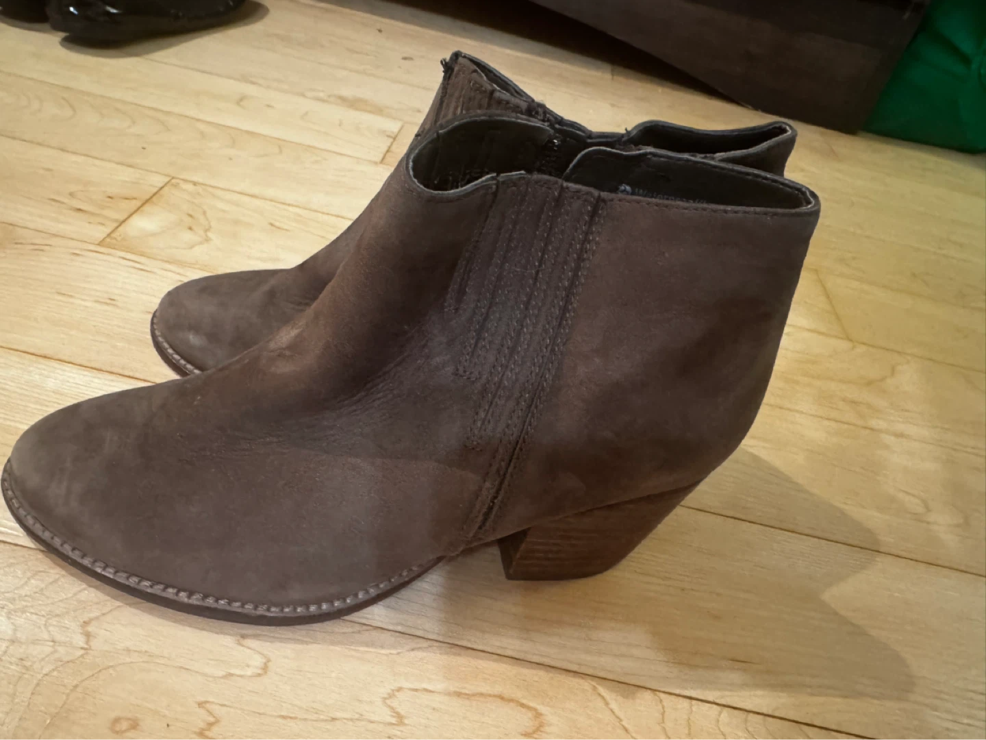 Blondo Waterproof Taupe Size 5.5 Suede Ankle Boots - photo 2