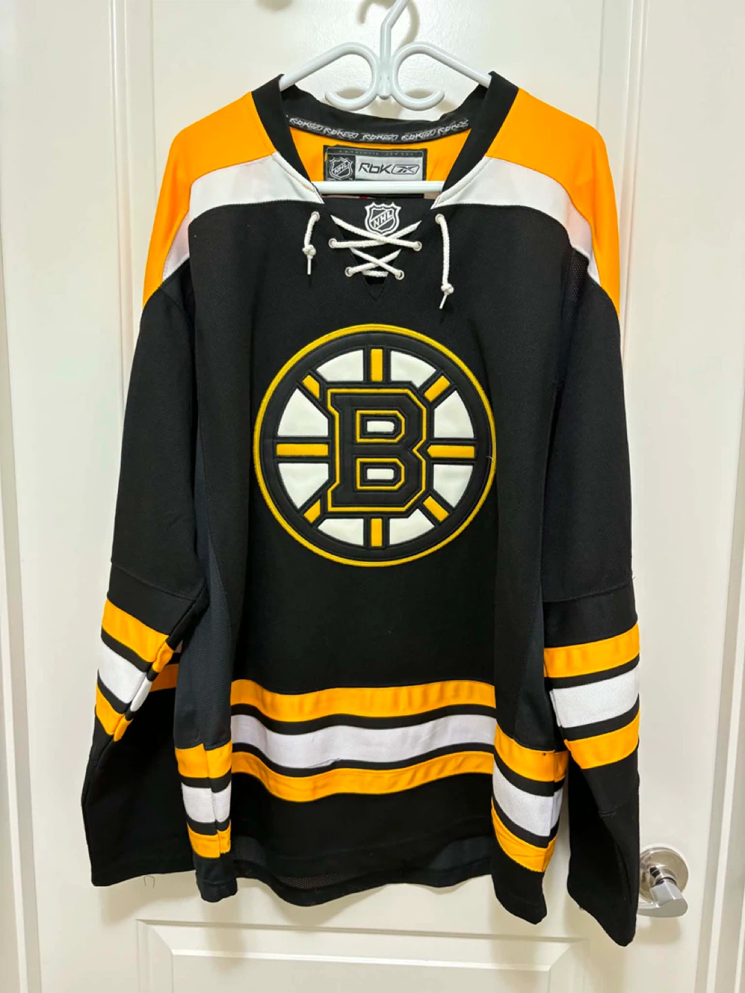 Reebok Boston Bruins Lucic #17 Hockey Jersey