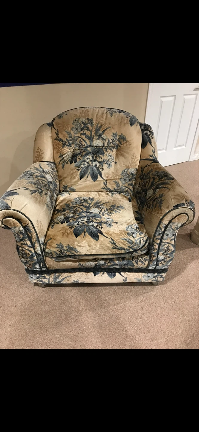 Floral Accent Chair with Rollers