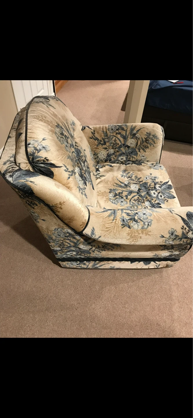 Floral Accent Chair with Rollers - photo 2