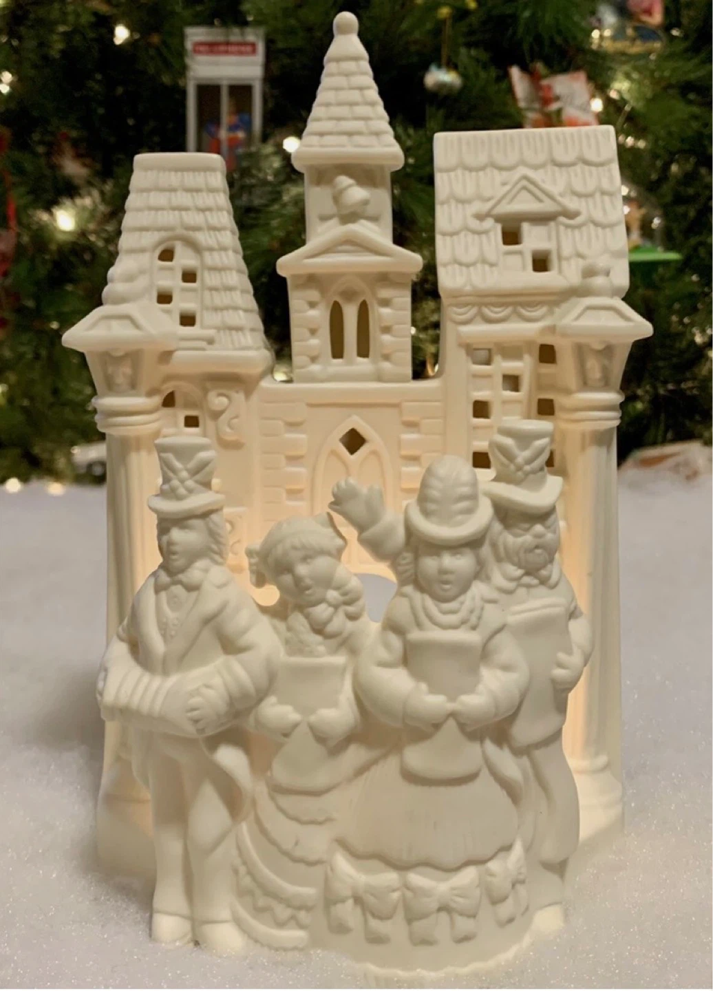 VILLAGE CAROLERS Tealight Christmas Candle Holder