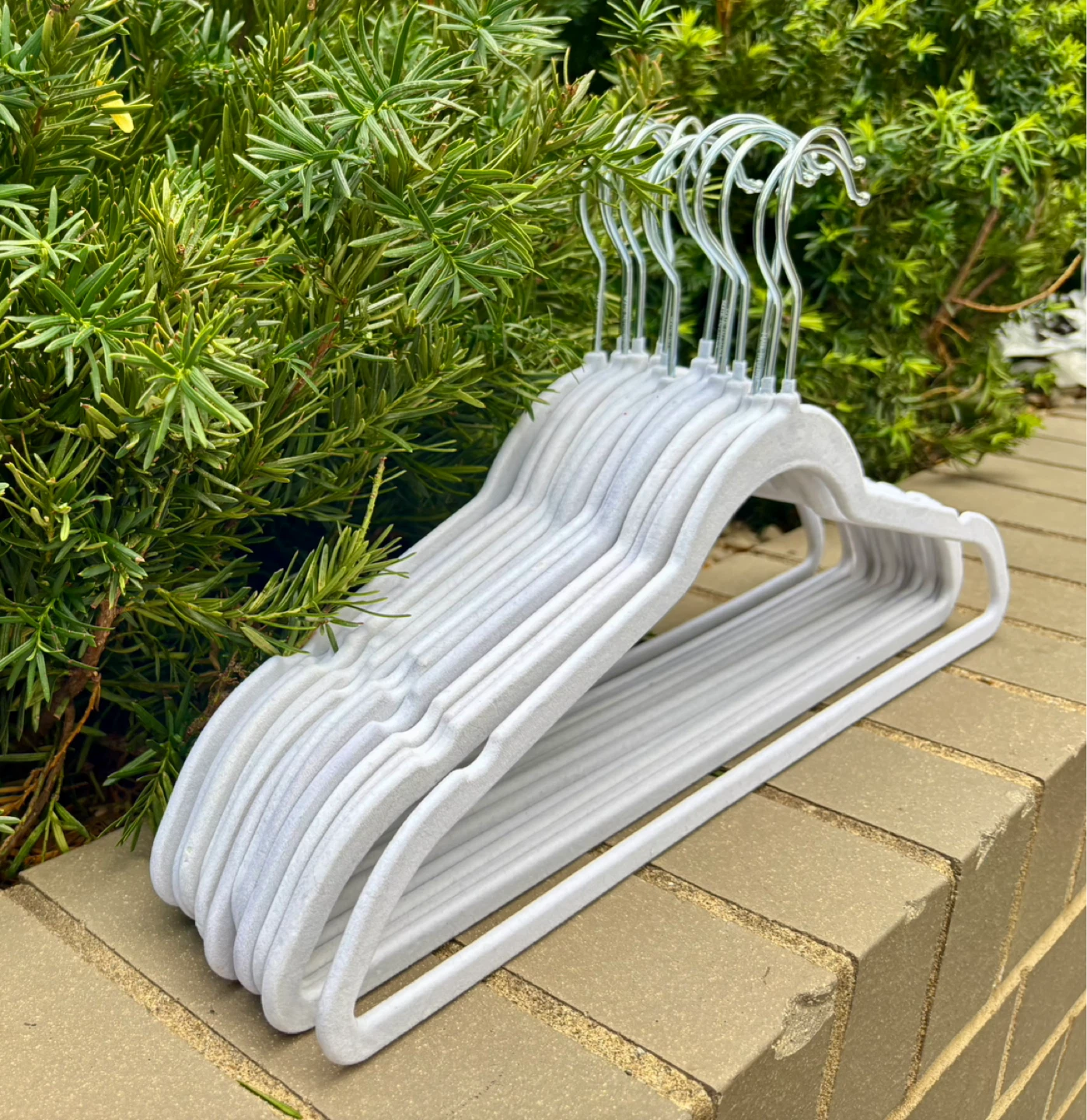 Set of 14 White Velvet Hangers - photo 3