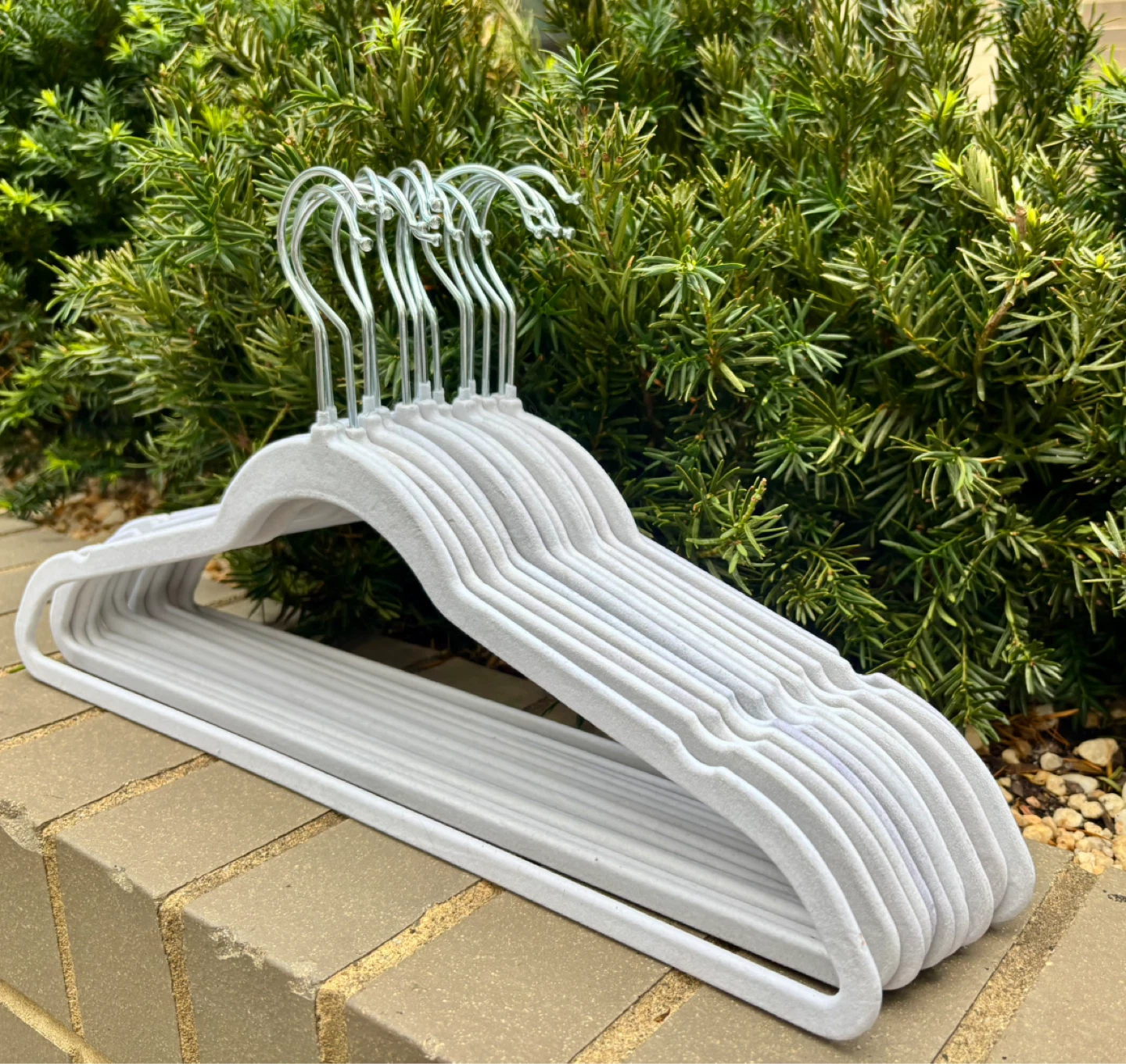 Set of 14 White Velvet Hangers - photo 2