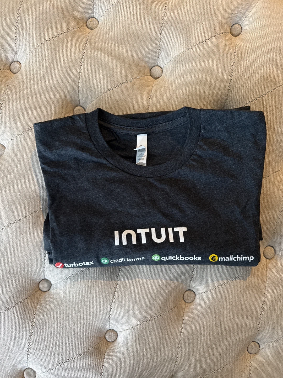 🆕 Soft Dark Gray Intuit T-Shirt - photo 4